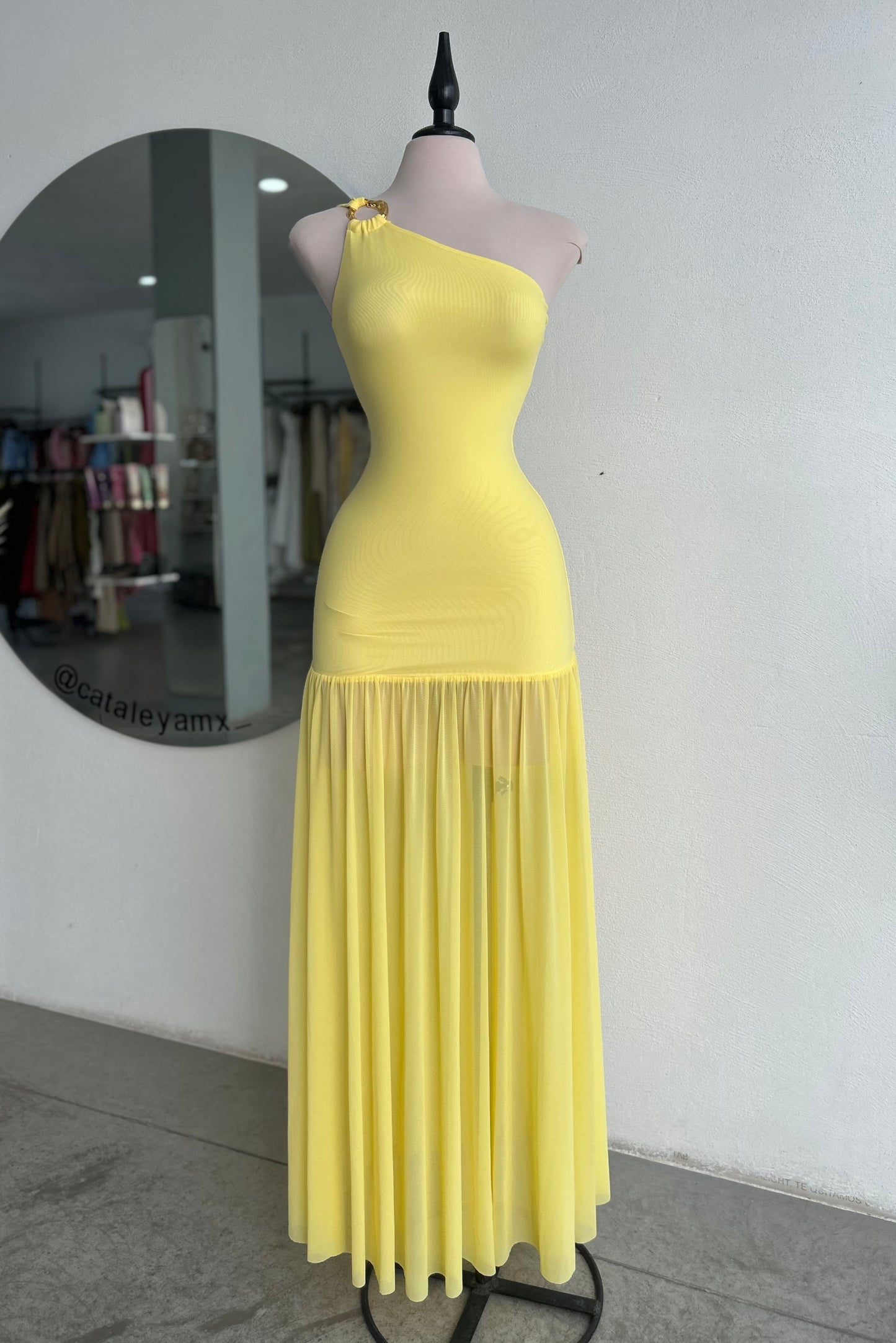Vestido Amarillo Un hombro
