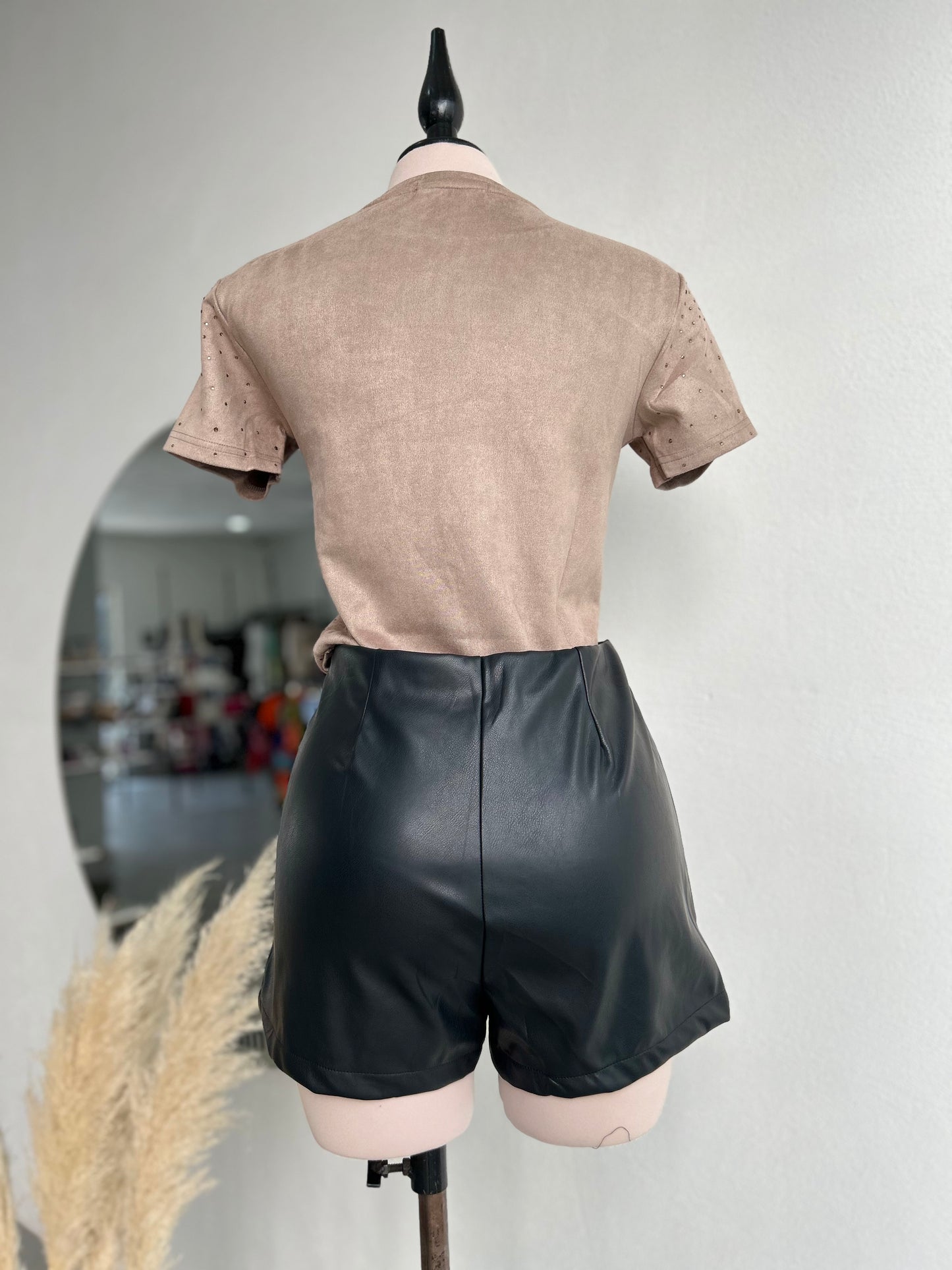 Short falda vinil negro