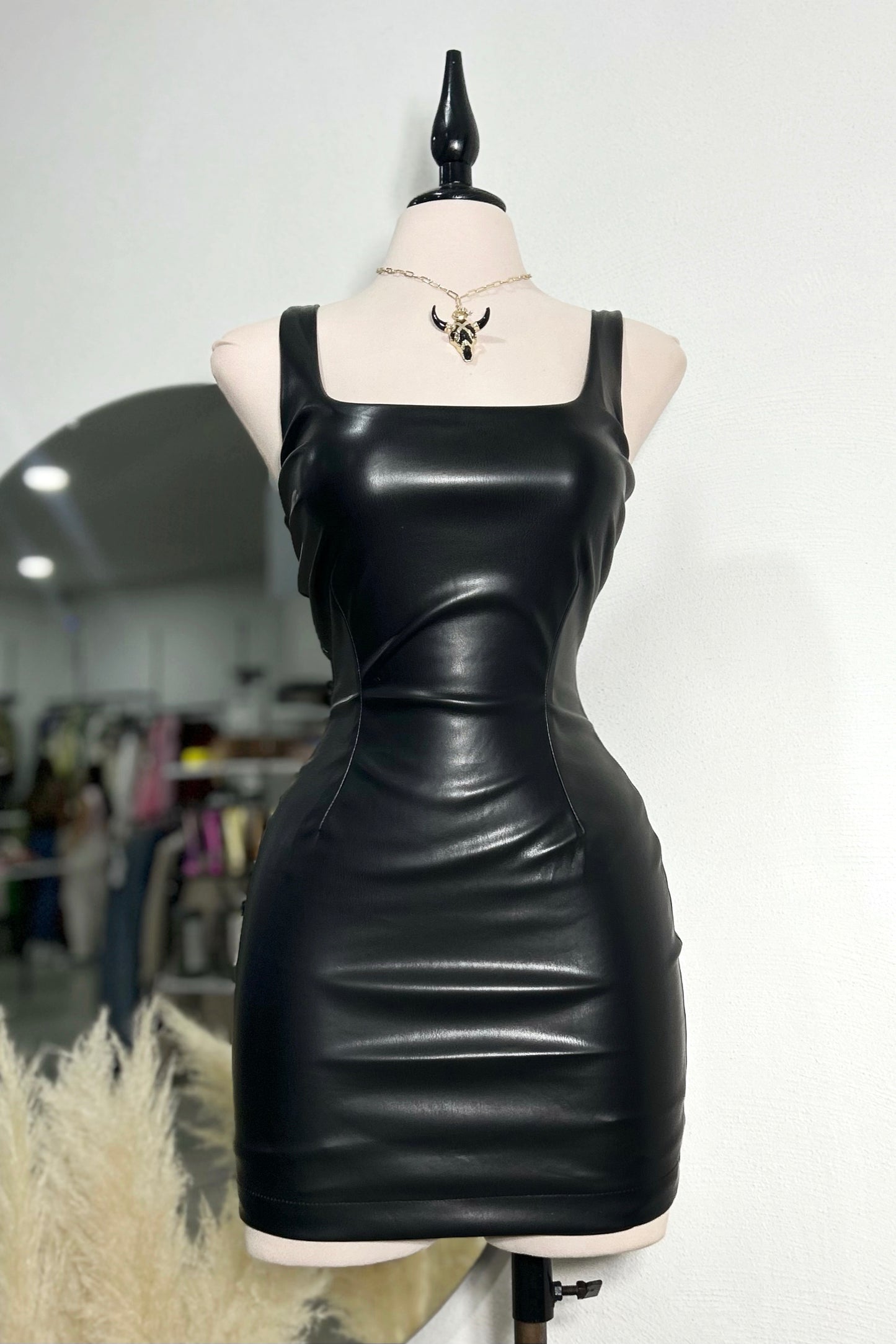 Vestido vinil corto negro