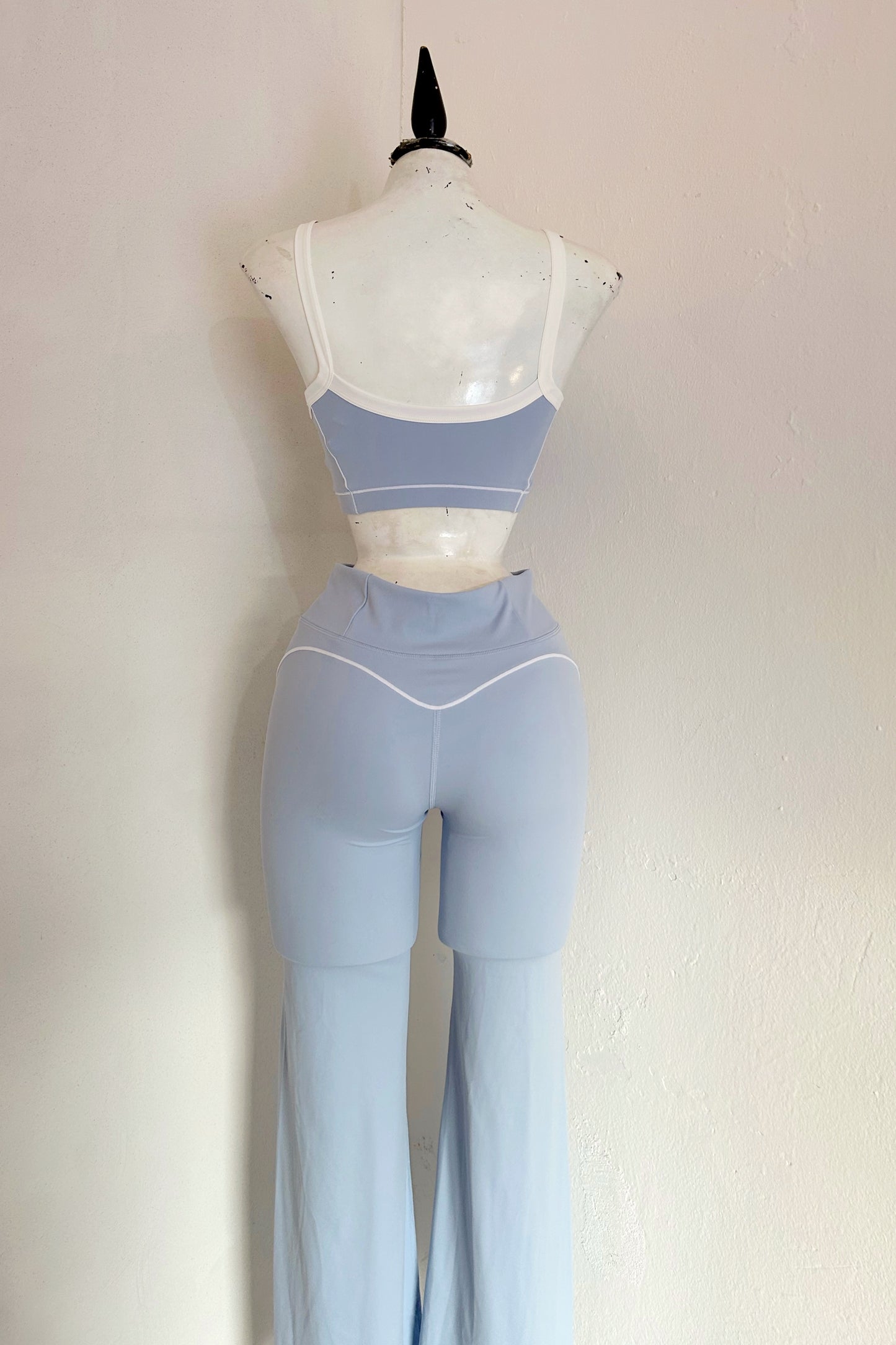 Set flare línea blanca baby blue