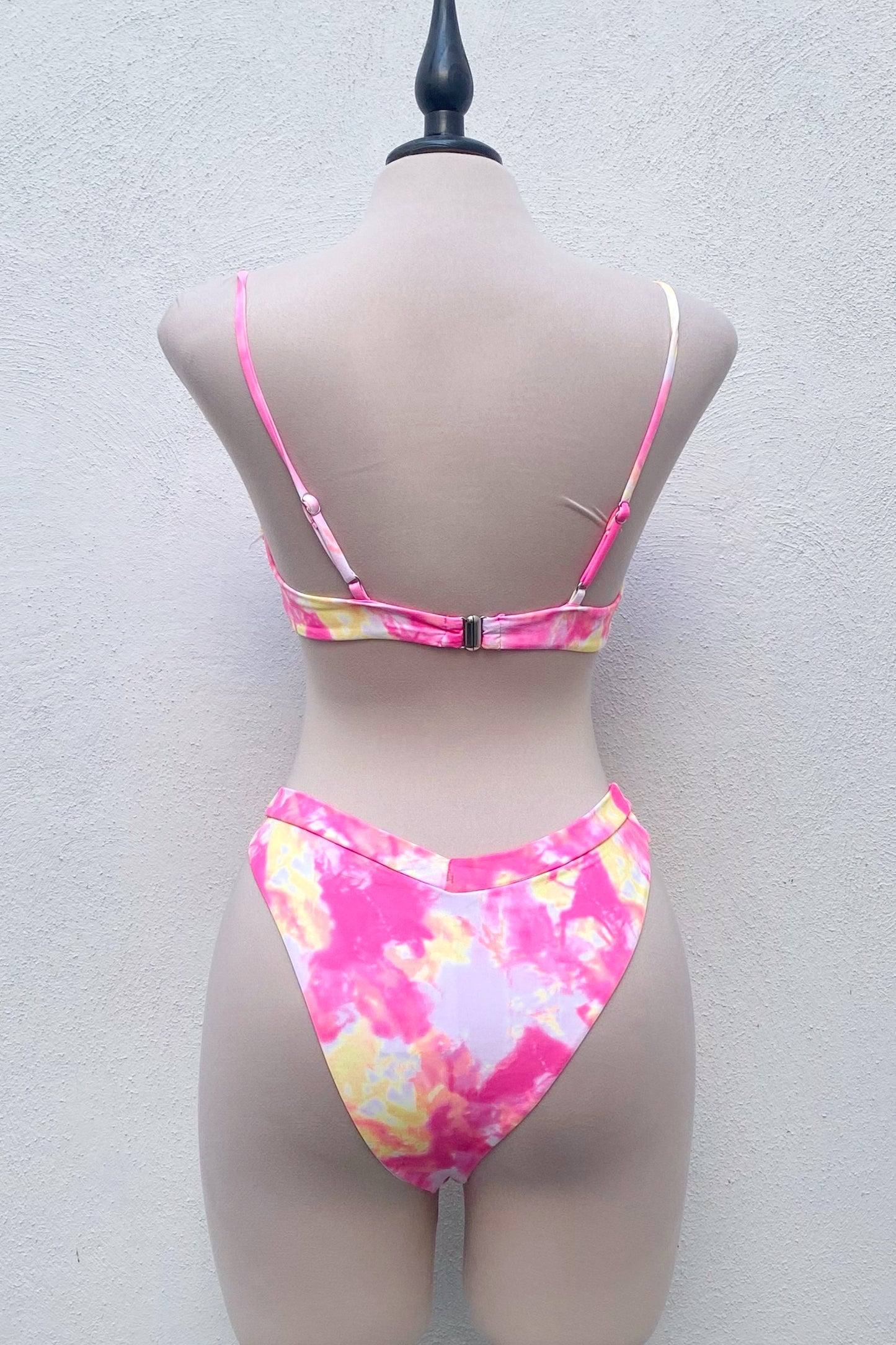 Bikini rosa con varilla