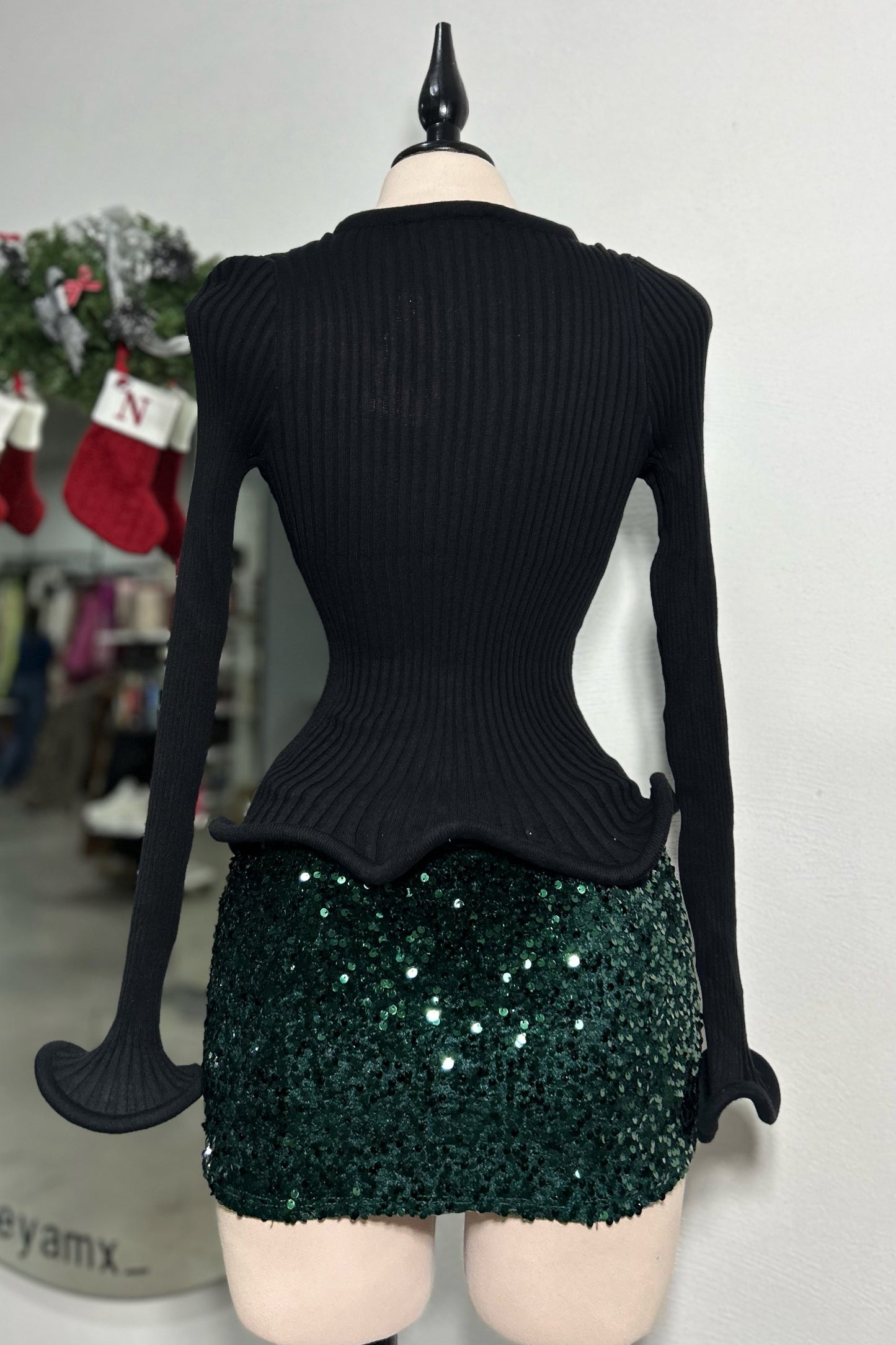 Blusa con holan negra