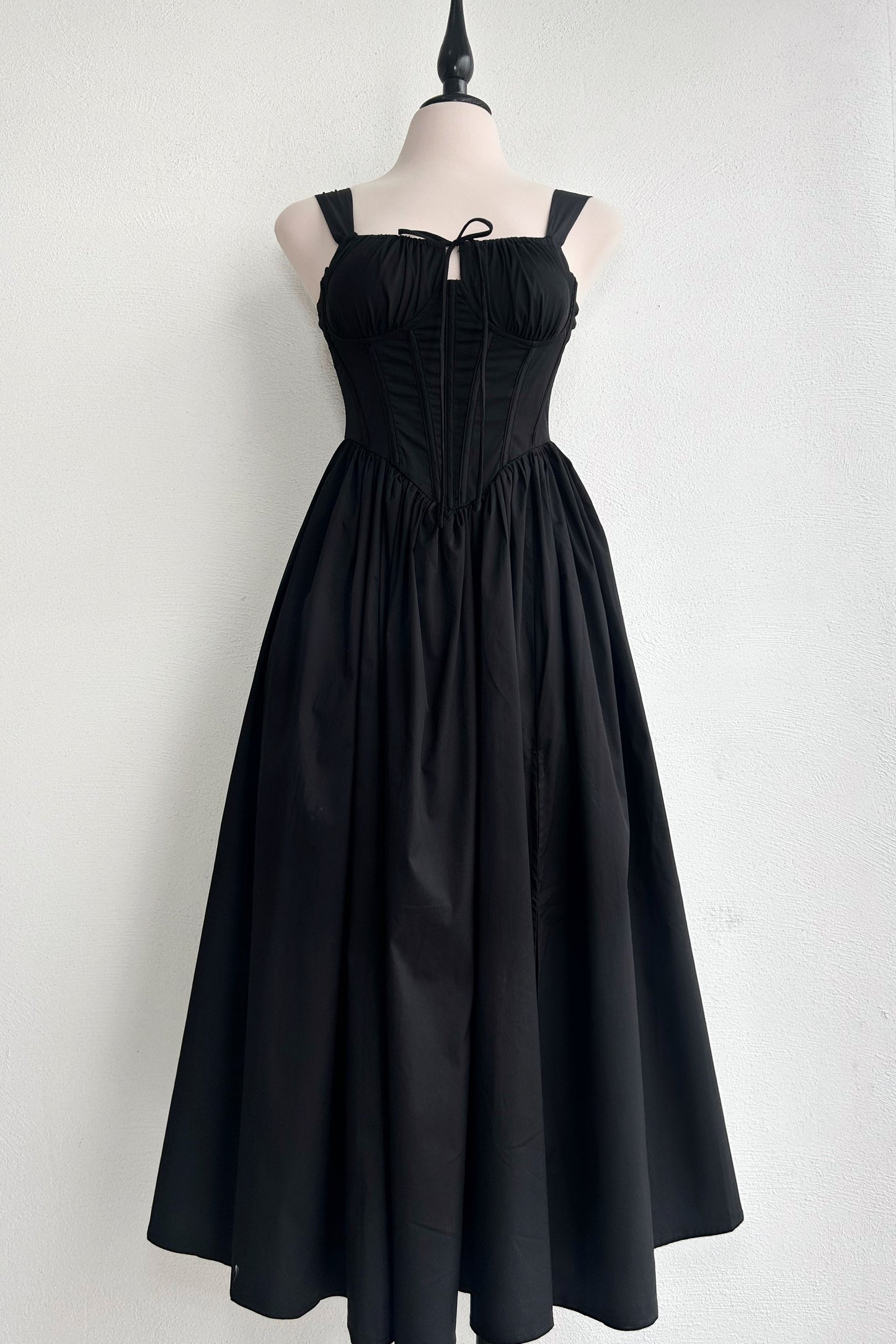 Vestido midi con corsé
