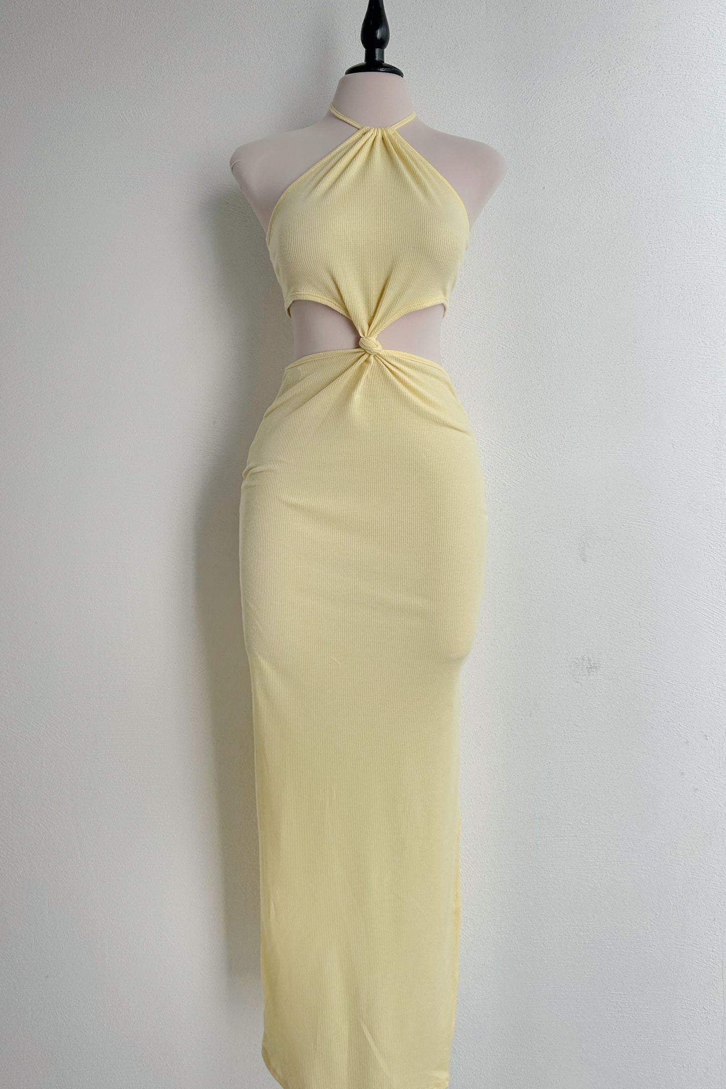 Vestido amarillo cut out