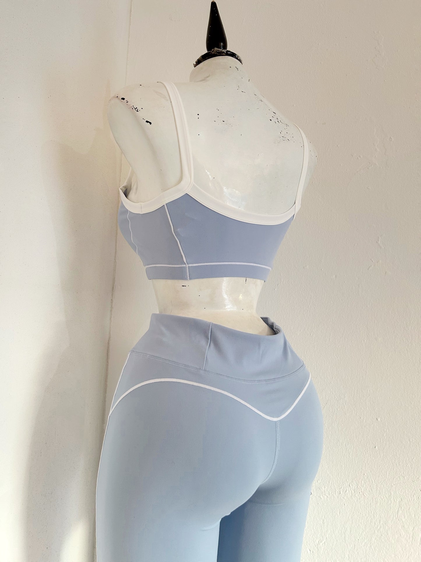 Set flare línea blanca baby blue