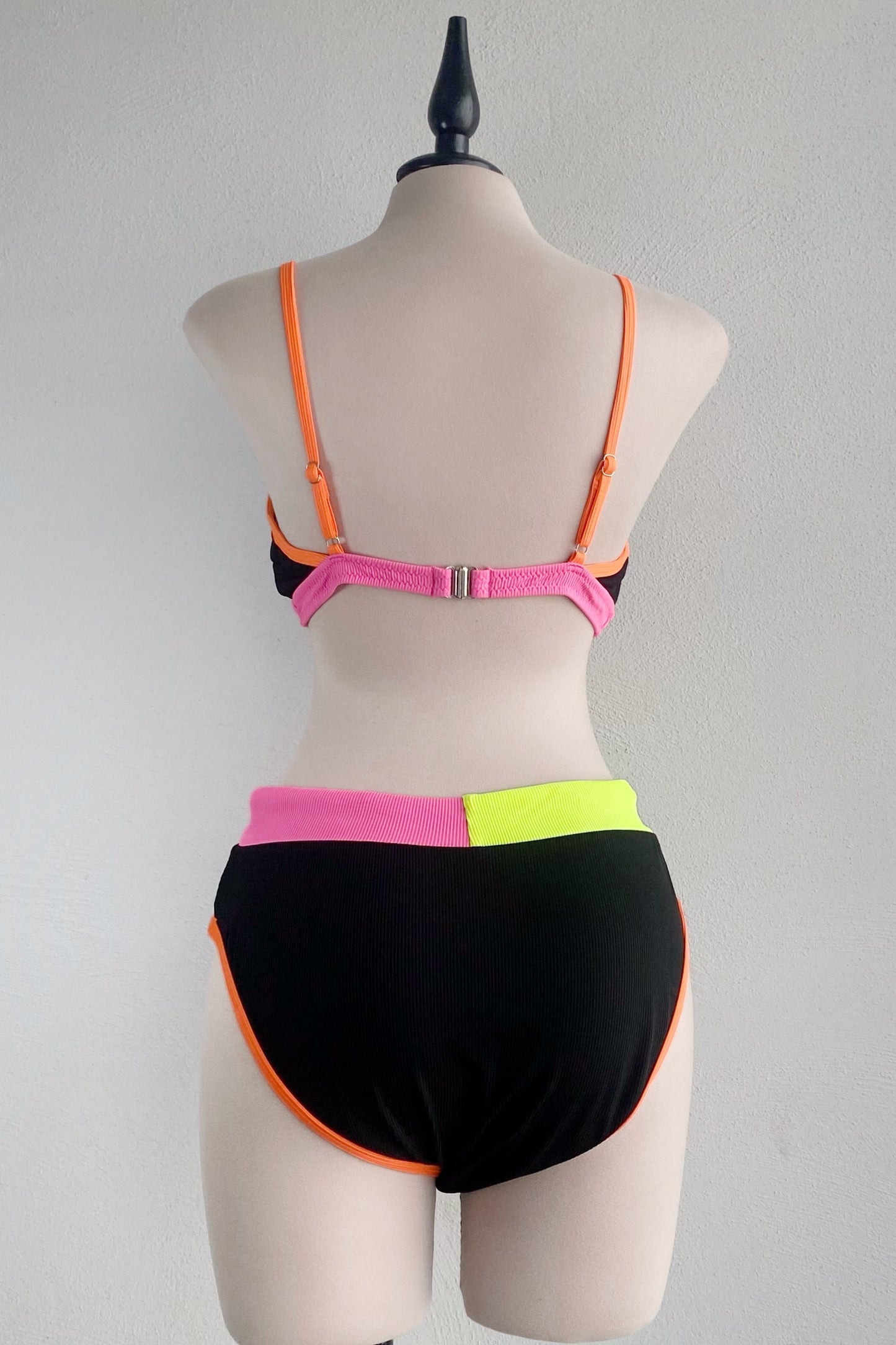 Bikini Negro neon
