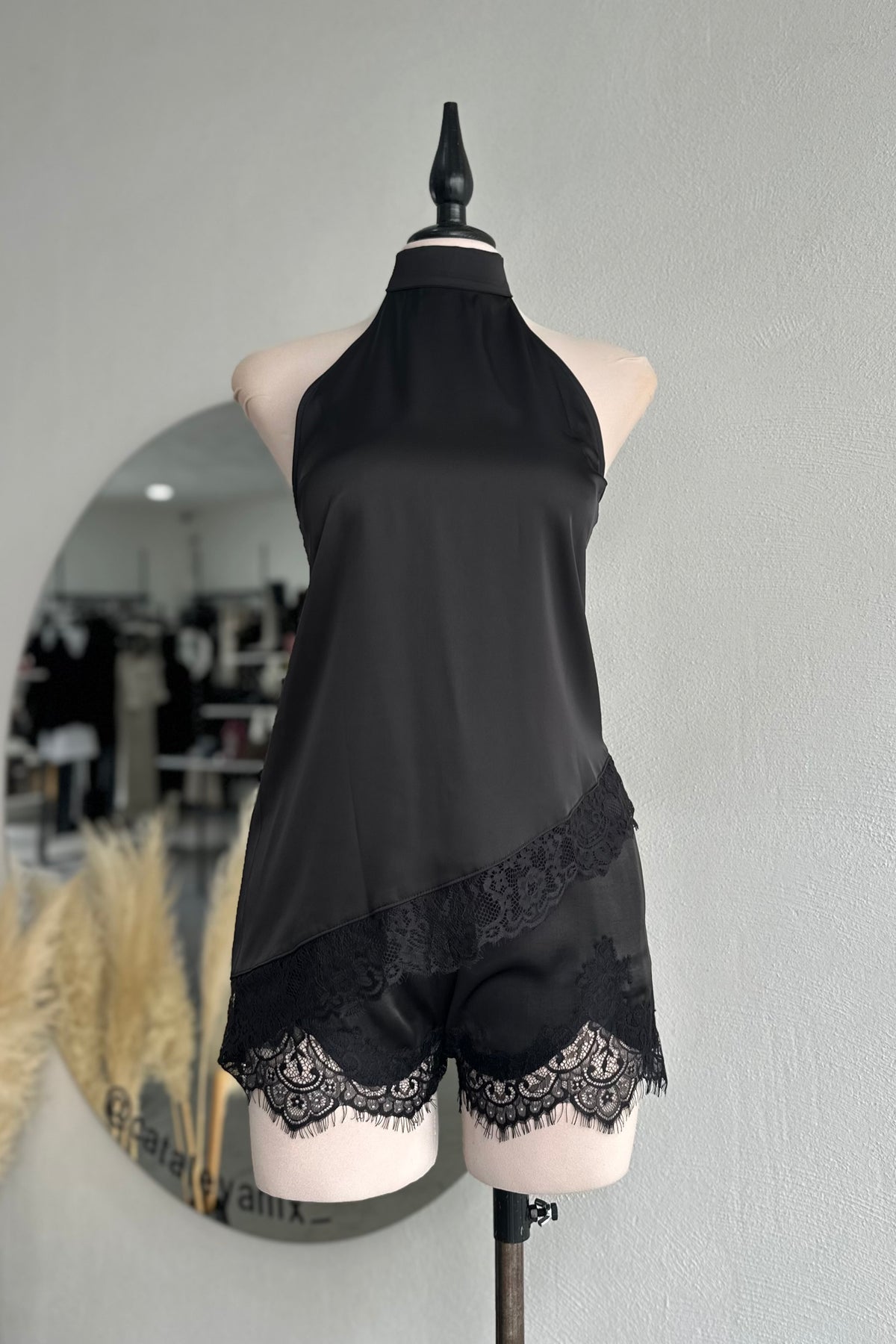 Short Lace Black