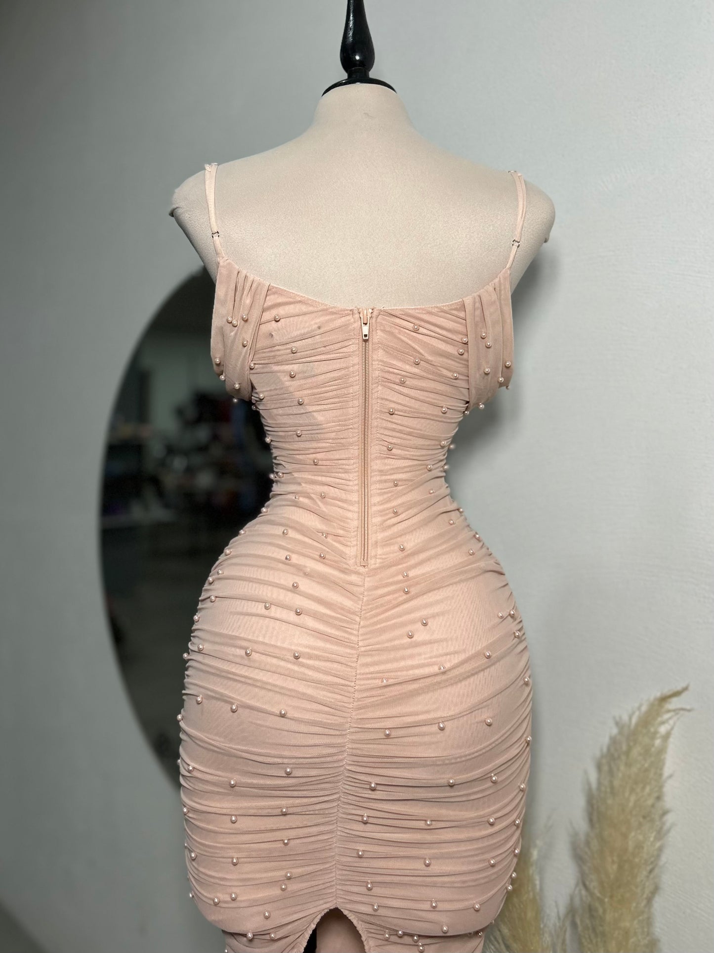Vestido mesh perlas hombros descubiertos