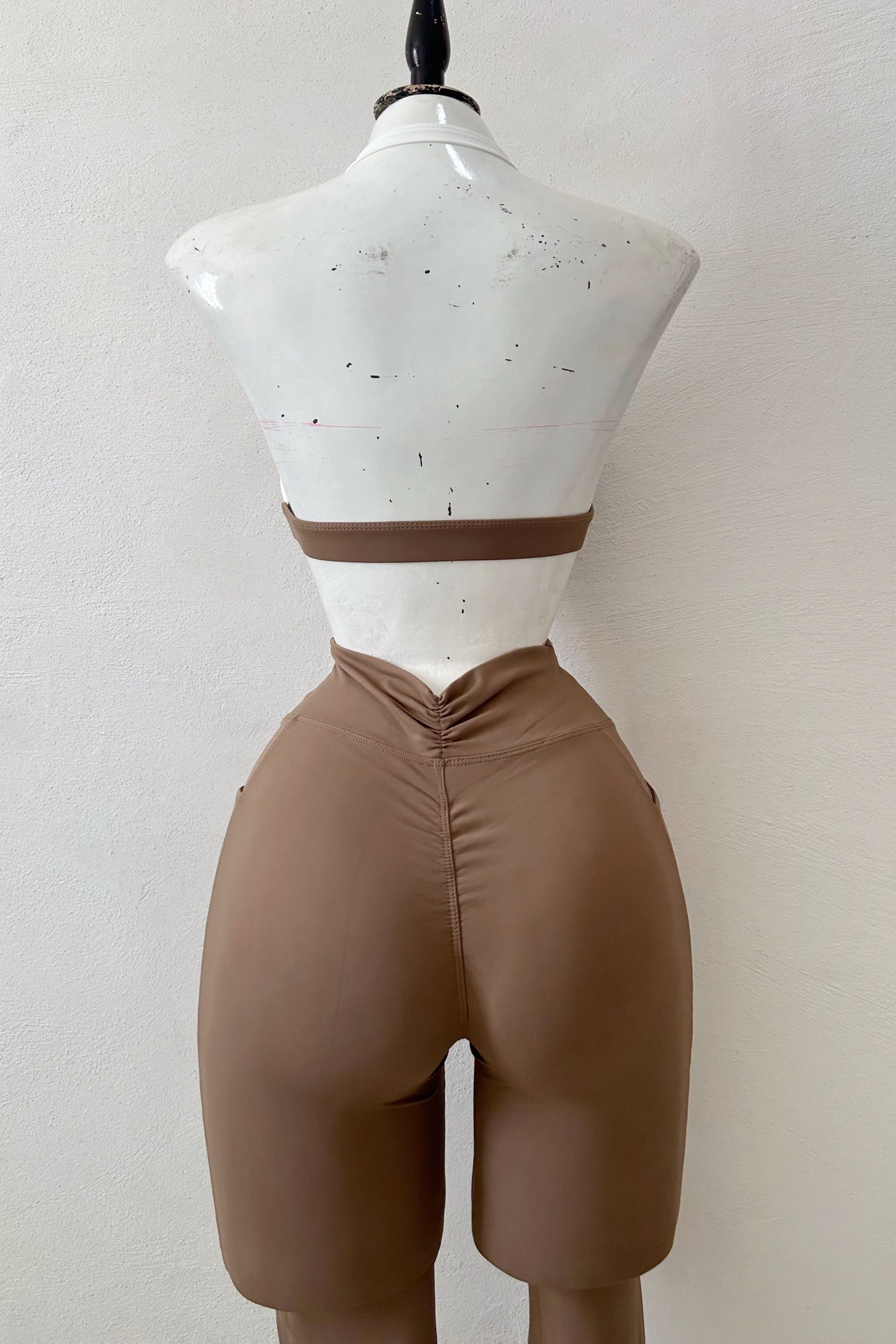 Set halter línea blanca café