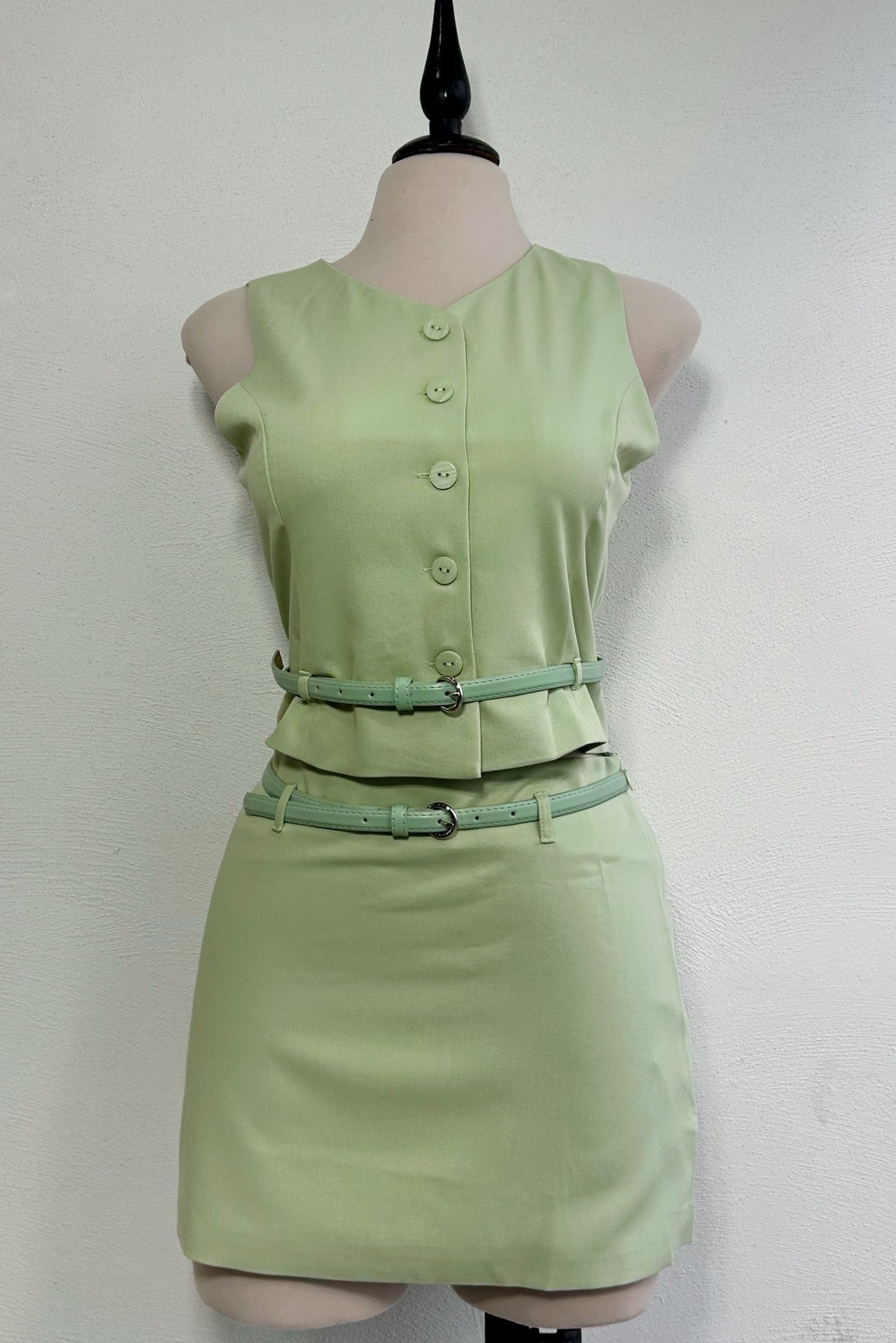 Falda verde con cinto