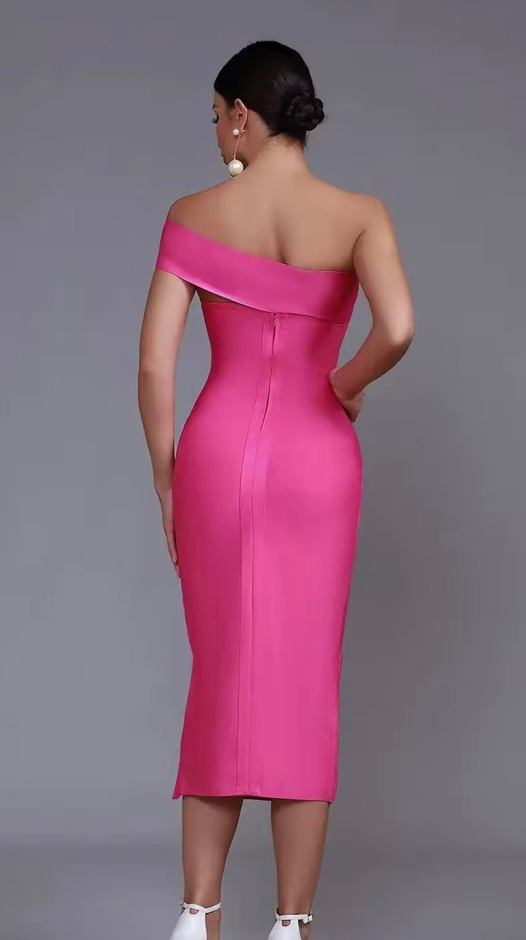 Vestido fucsia una manga
