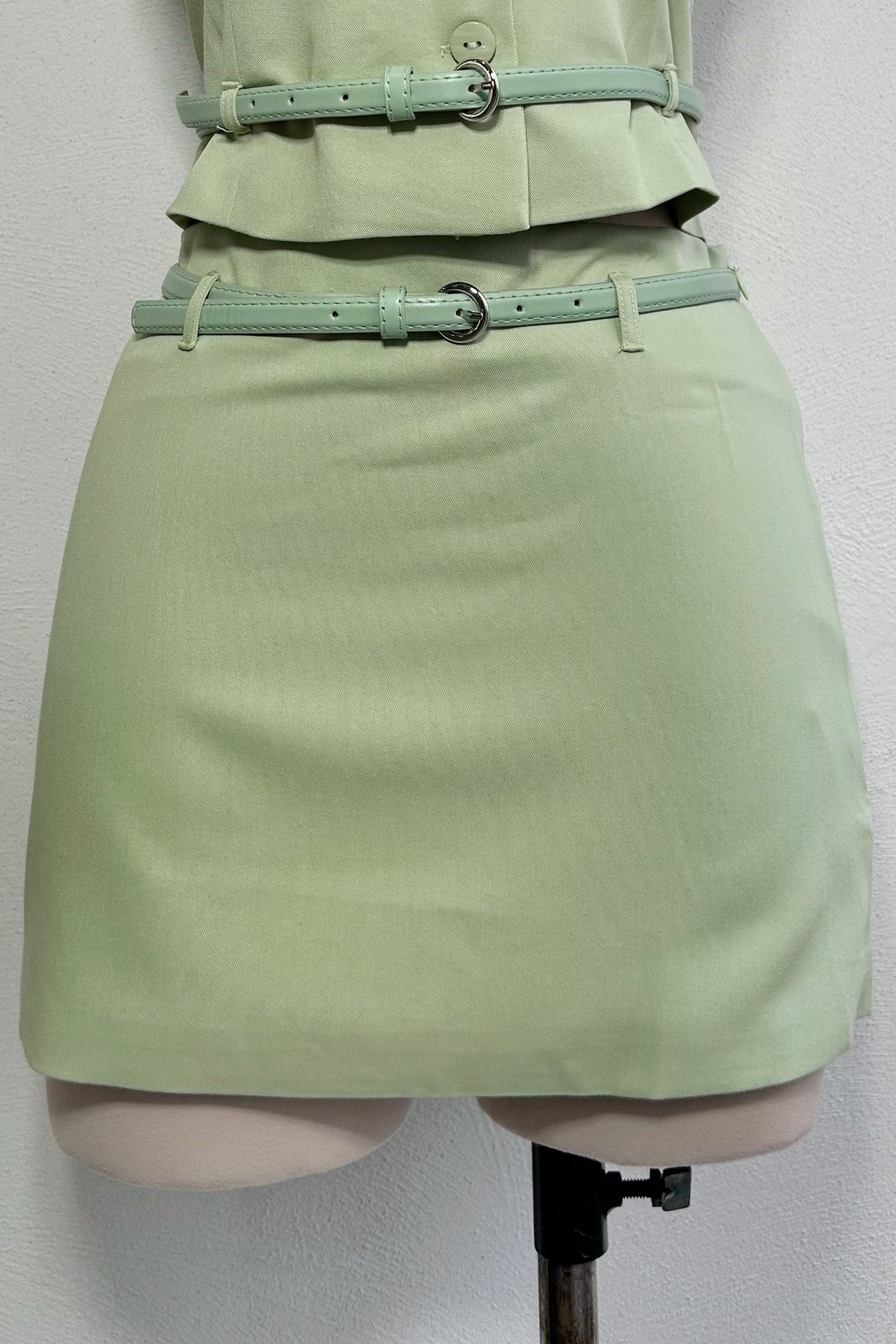 Falda verde con cinto