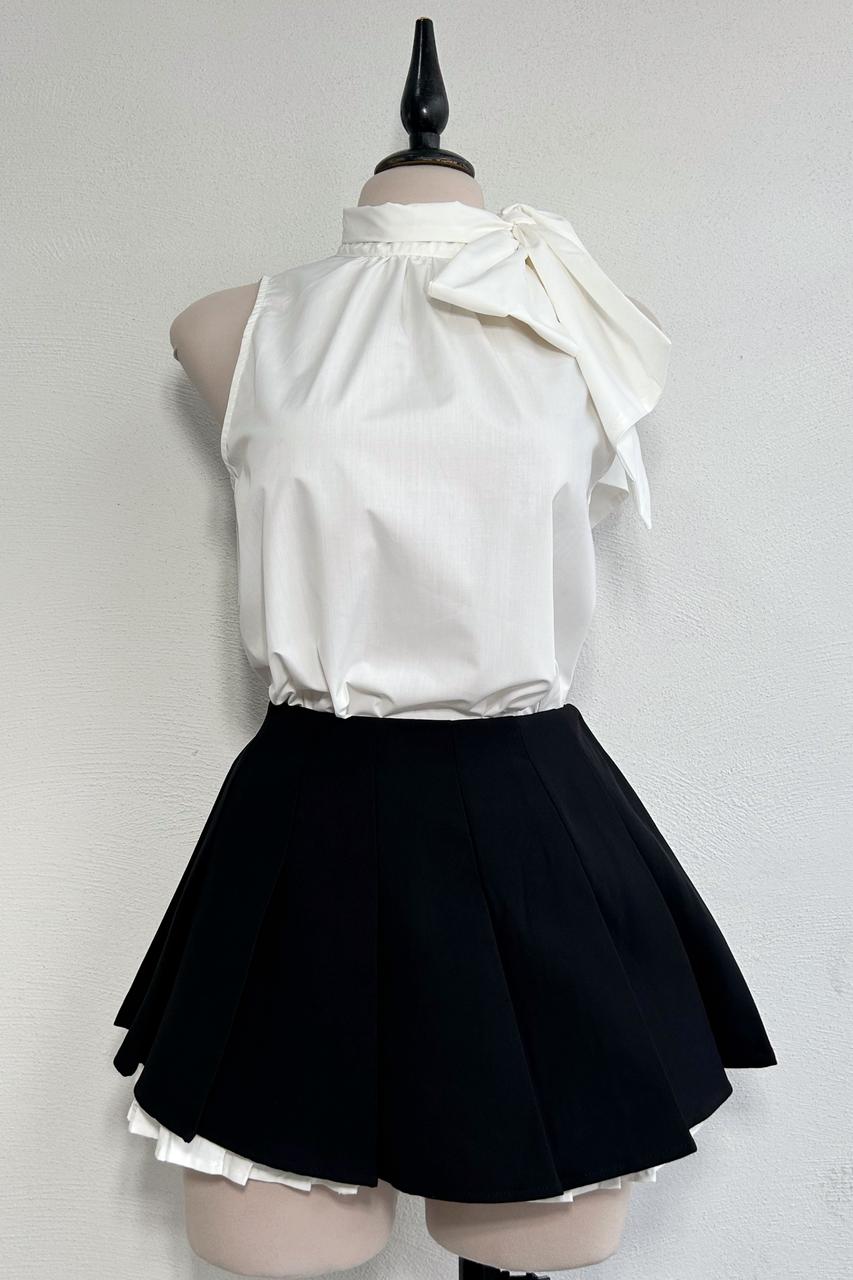 Blusa blanca con moño