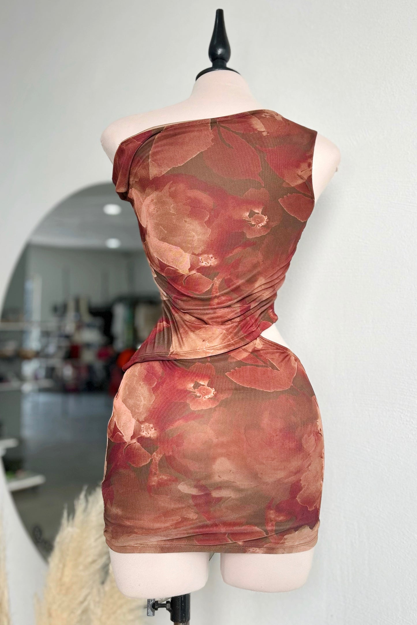 Vestido mesh cafe con abertura