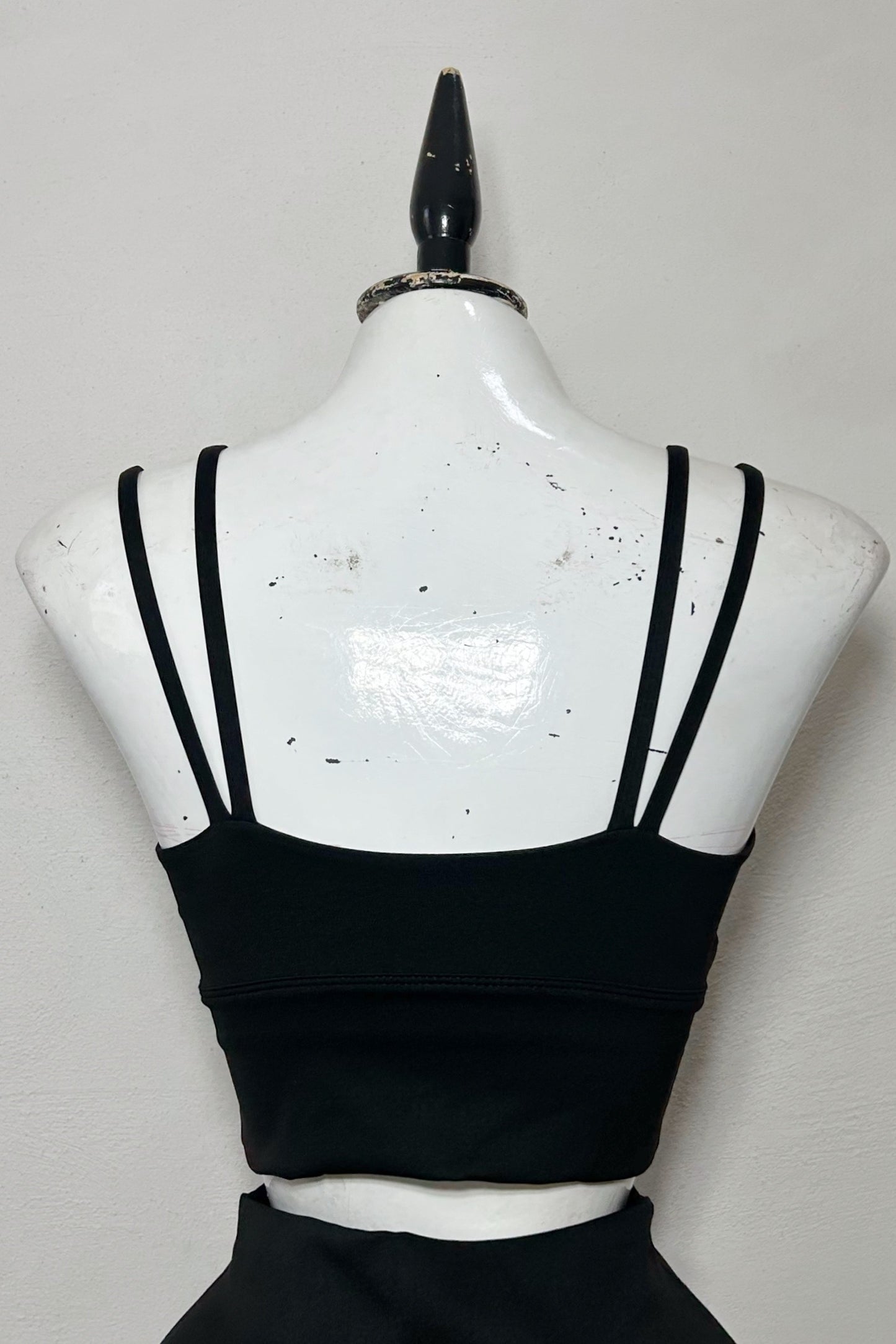 Top doble tirante negro