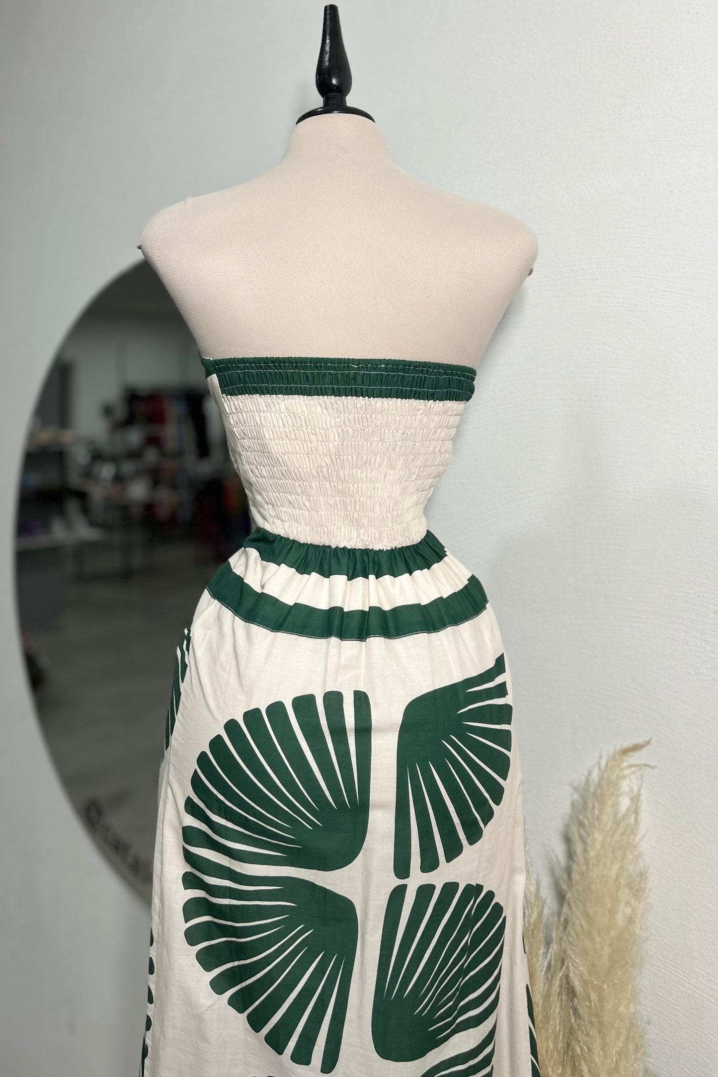 Vestido strapless hojas verdes