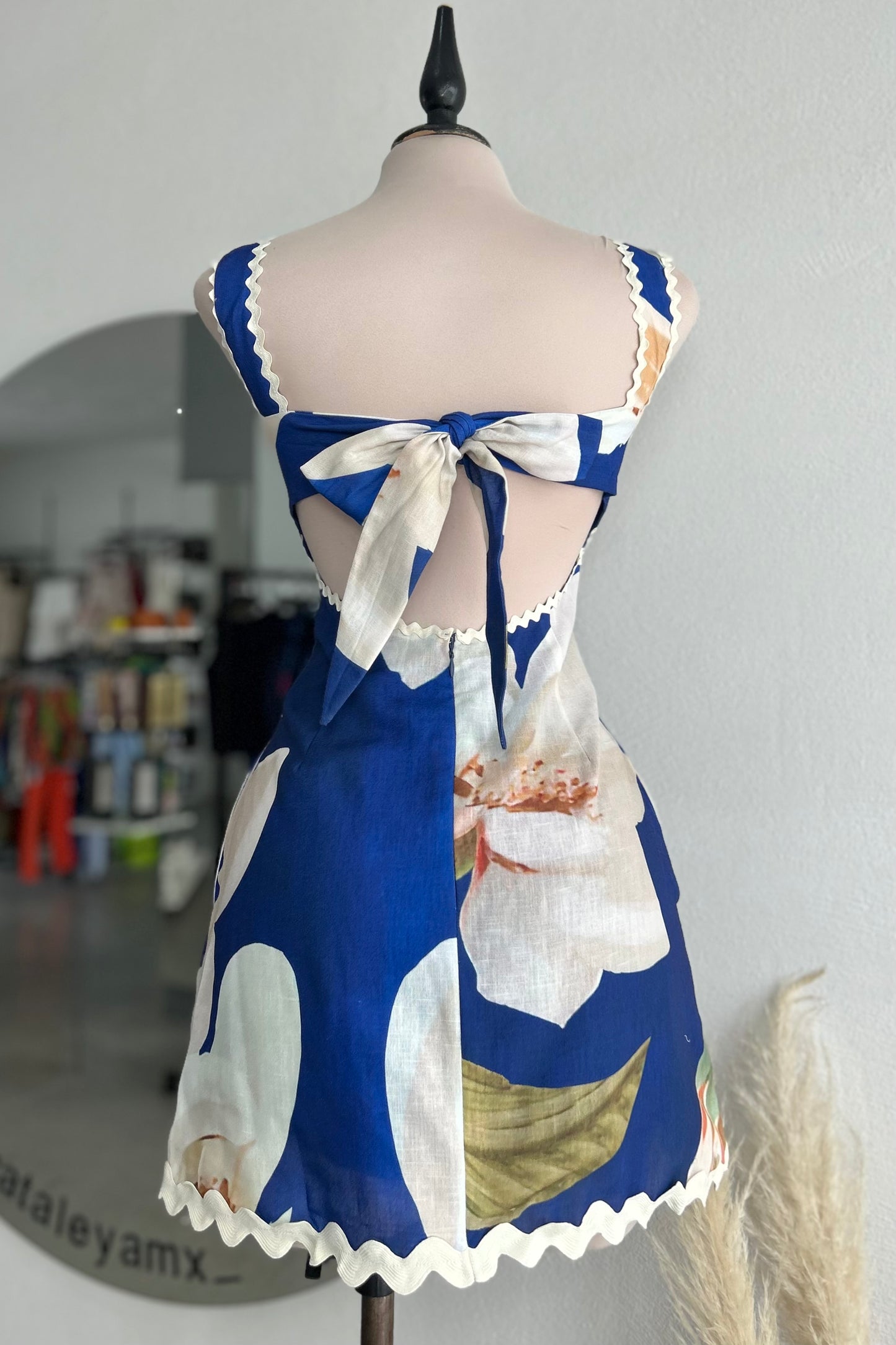 Vestido floral azul rey