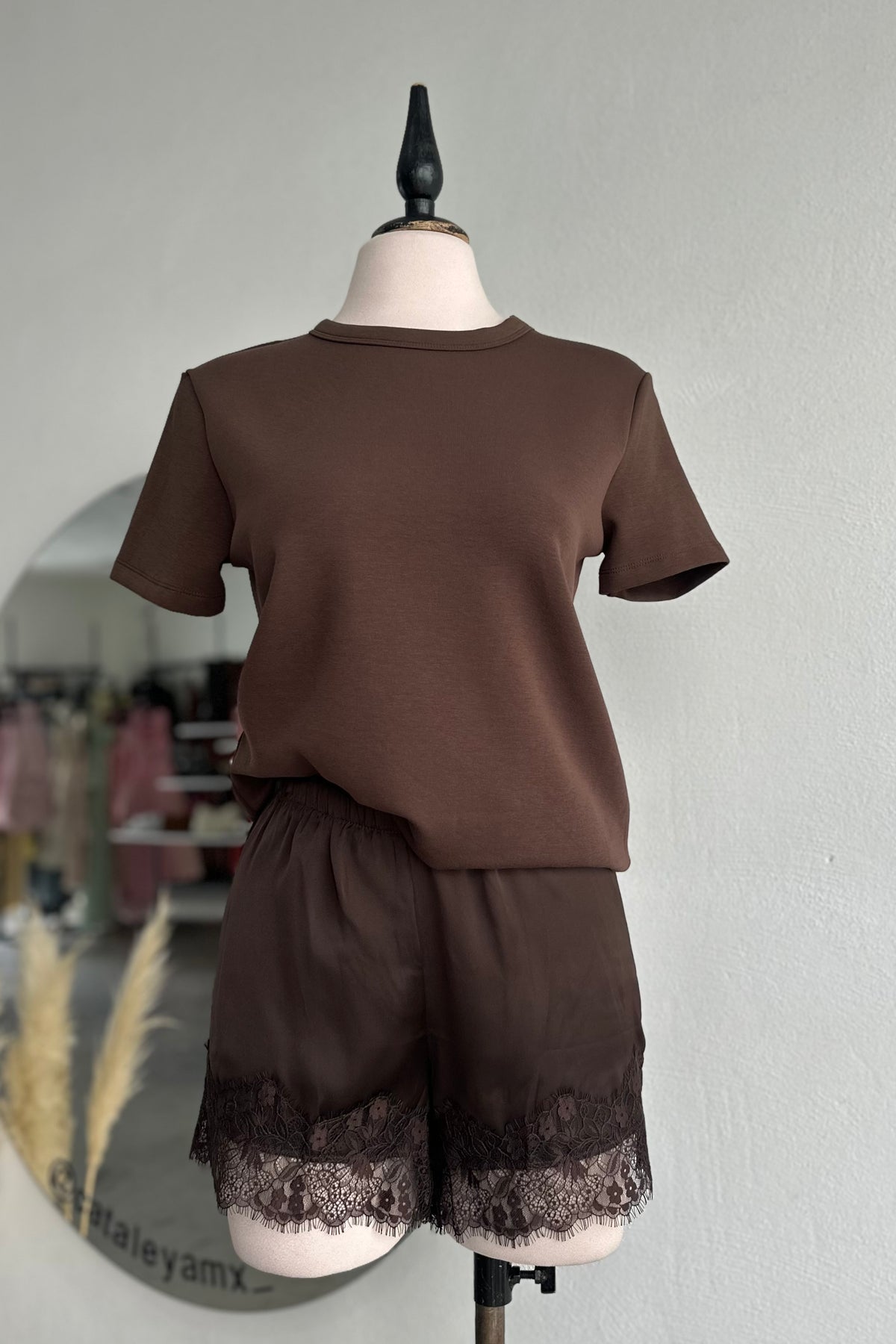 Short Lace Brown