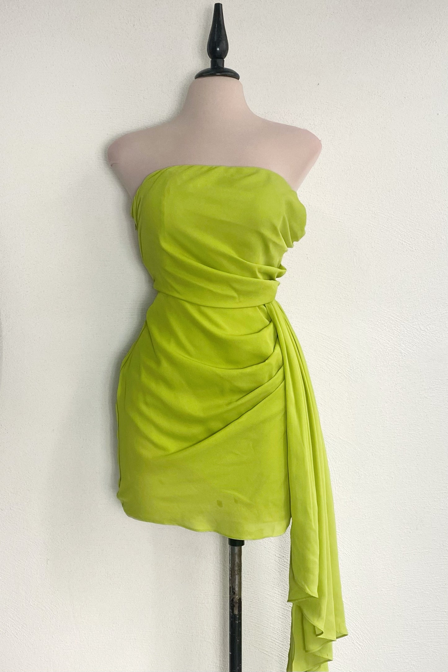 Vestido asimétrico verde limón