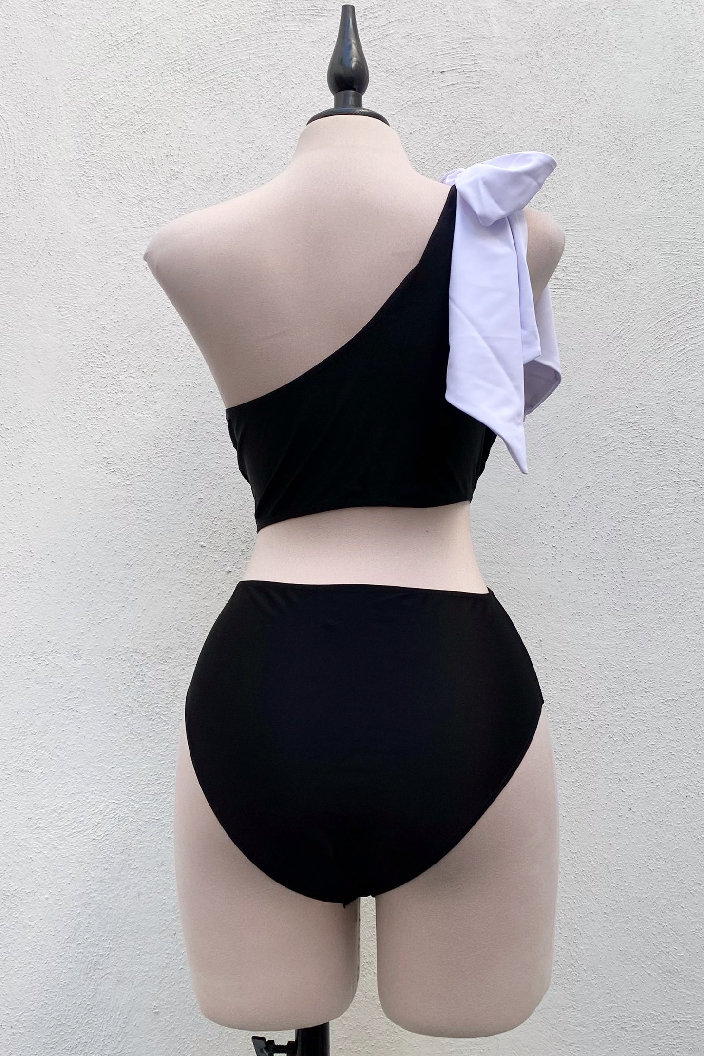 BAÑADOR NEGRO CON MOÑO