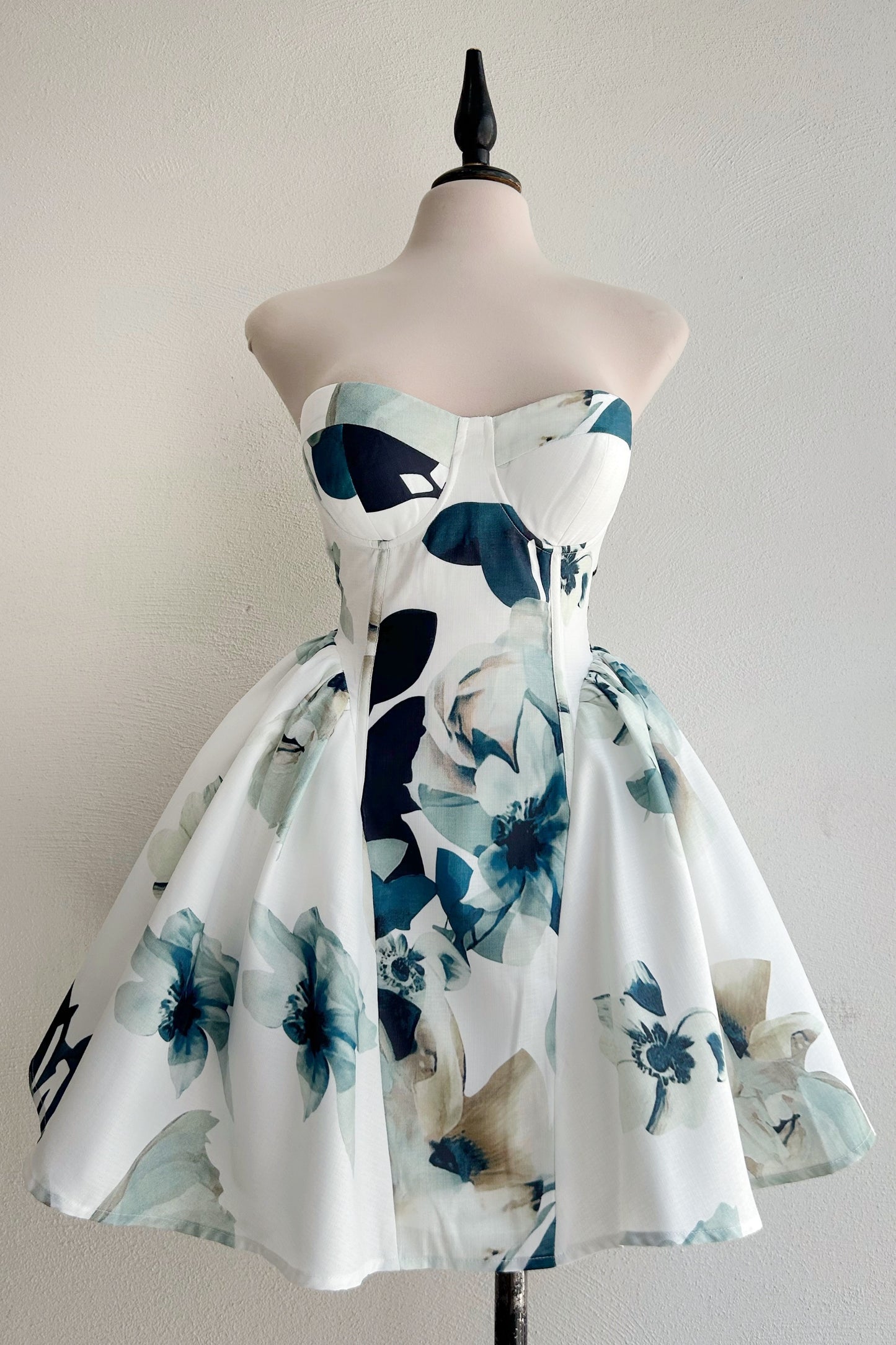 Vestido floral corte princesa