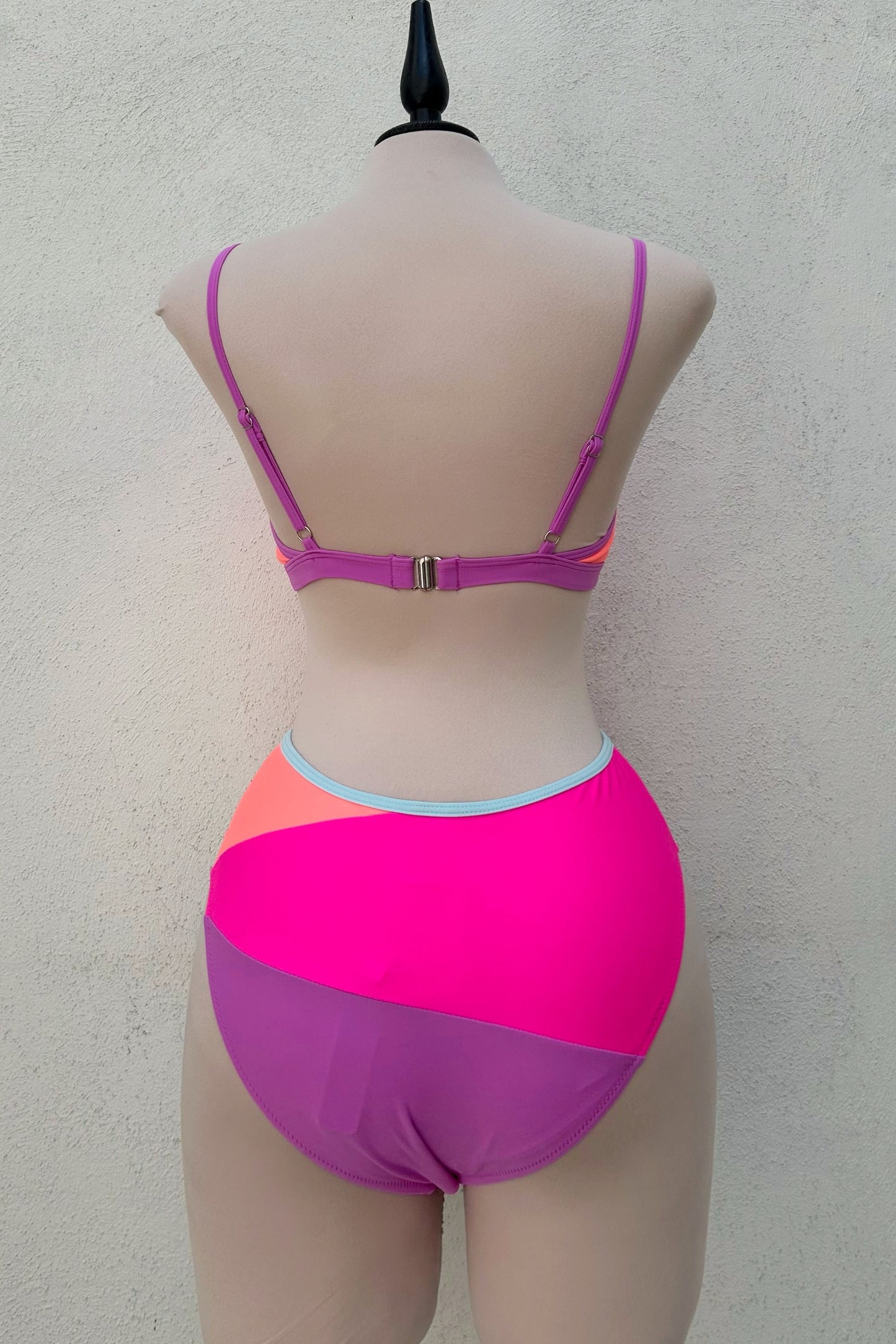 Bikini tricolor tiro alto