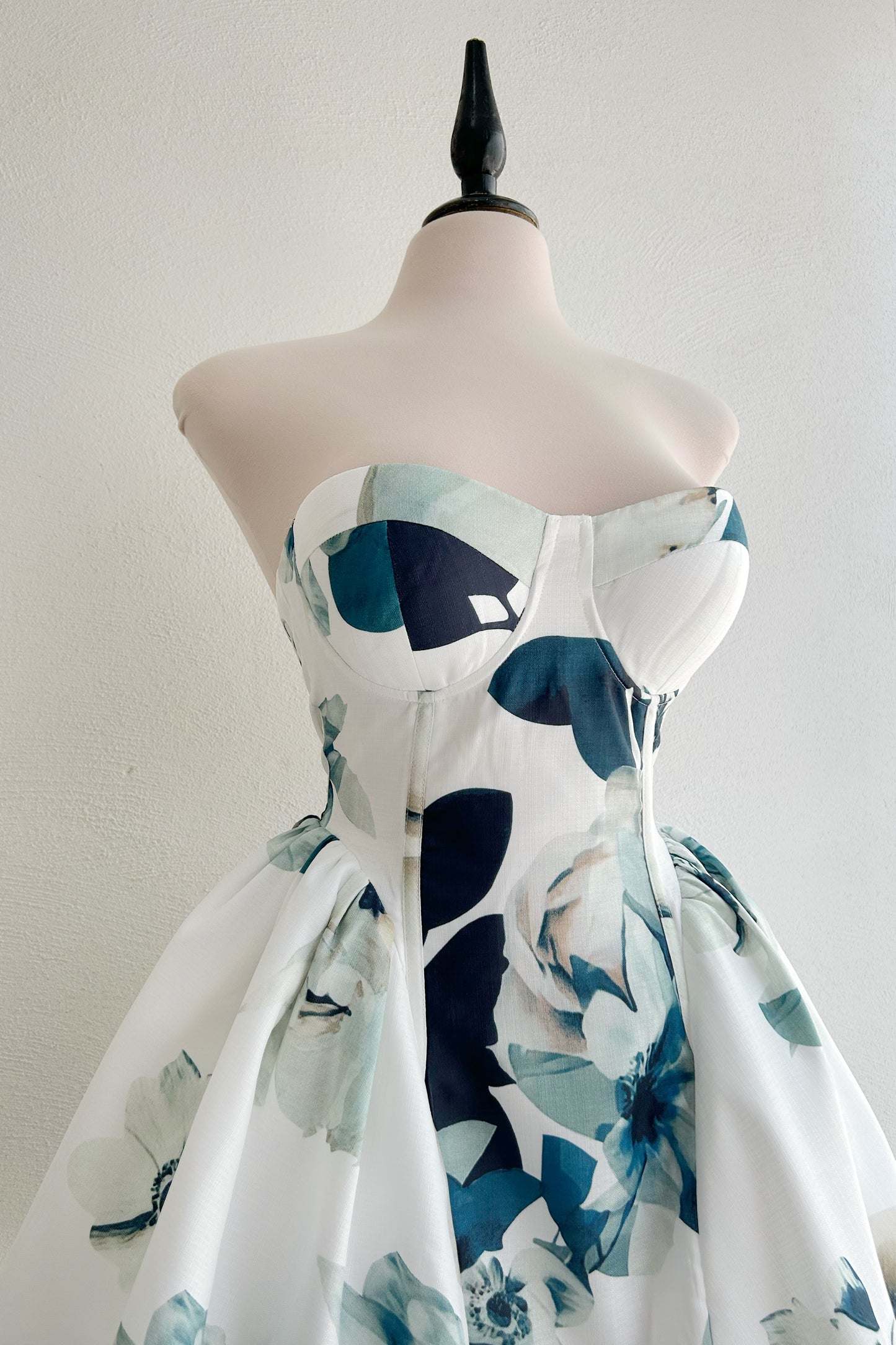 Vestido floral corte princesa