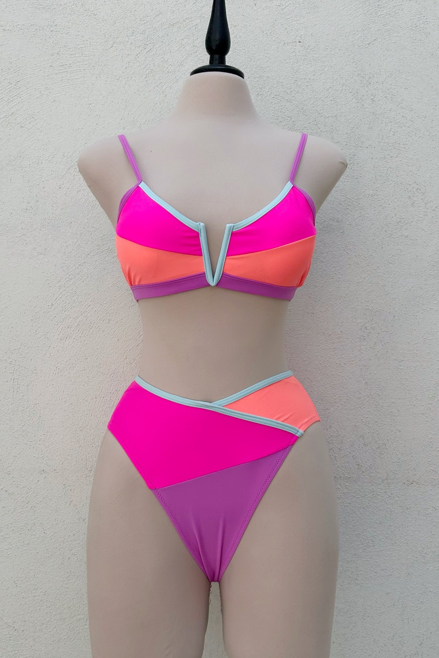 Bikini tricolor tiro alto