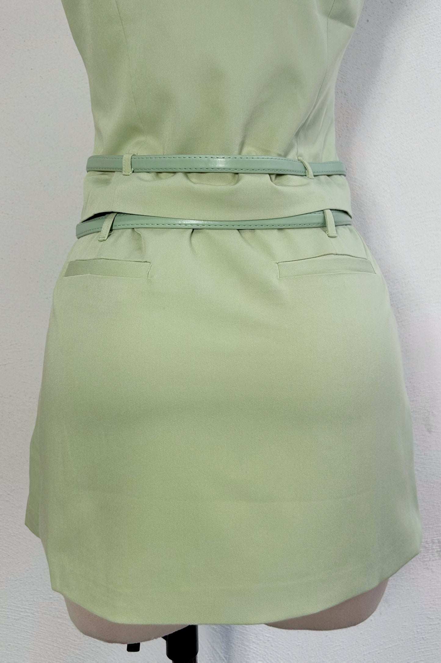 Falda verde con cinto