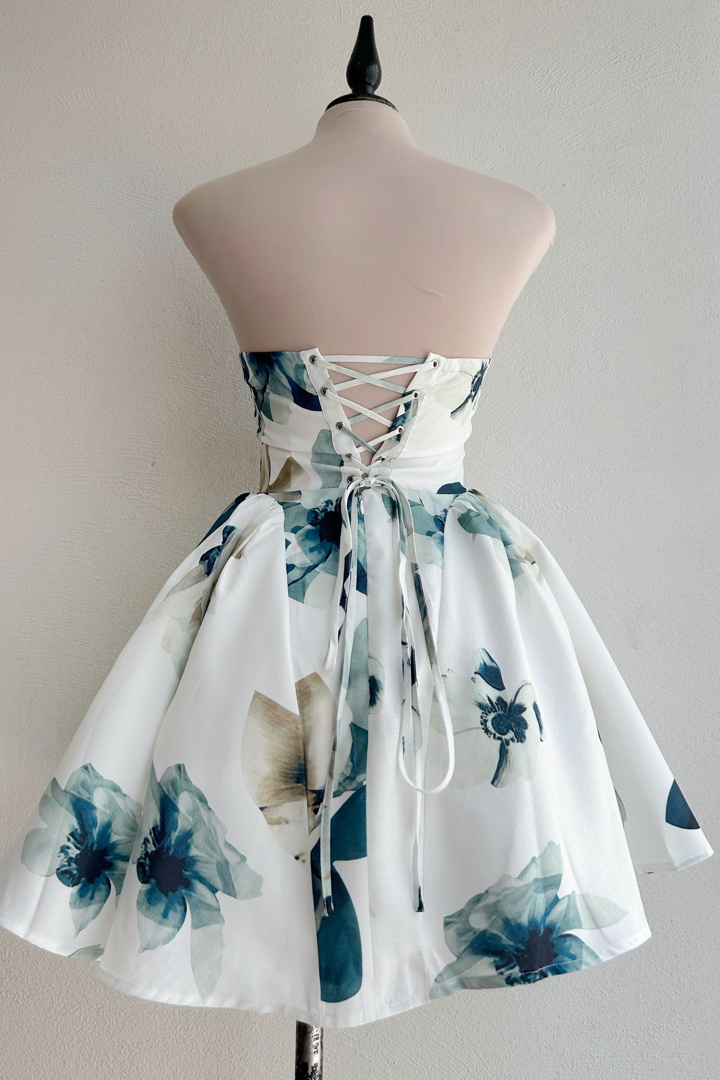 Vestido floral corte princesa