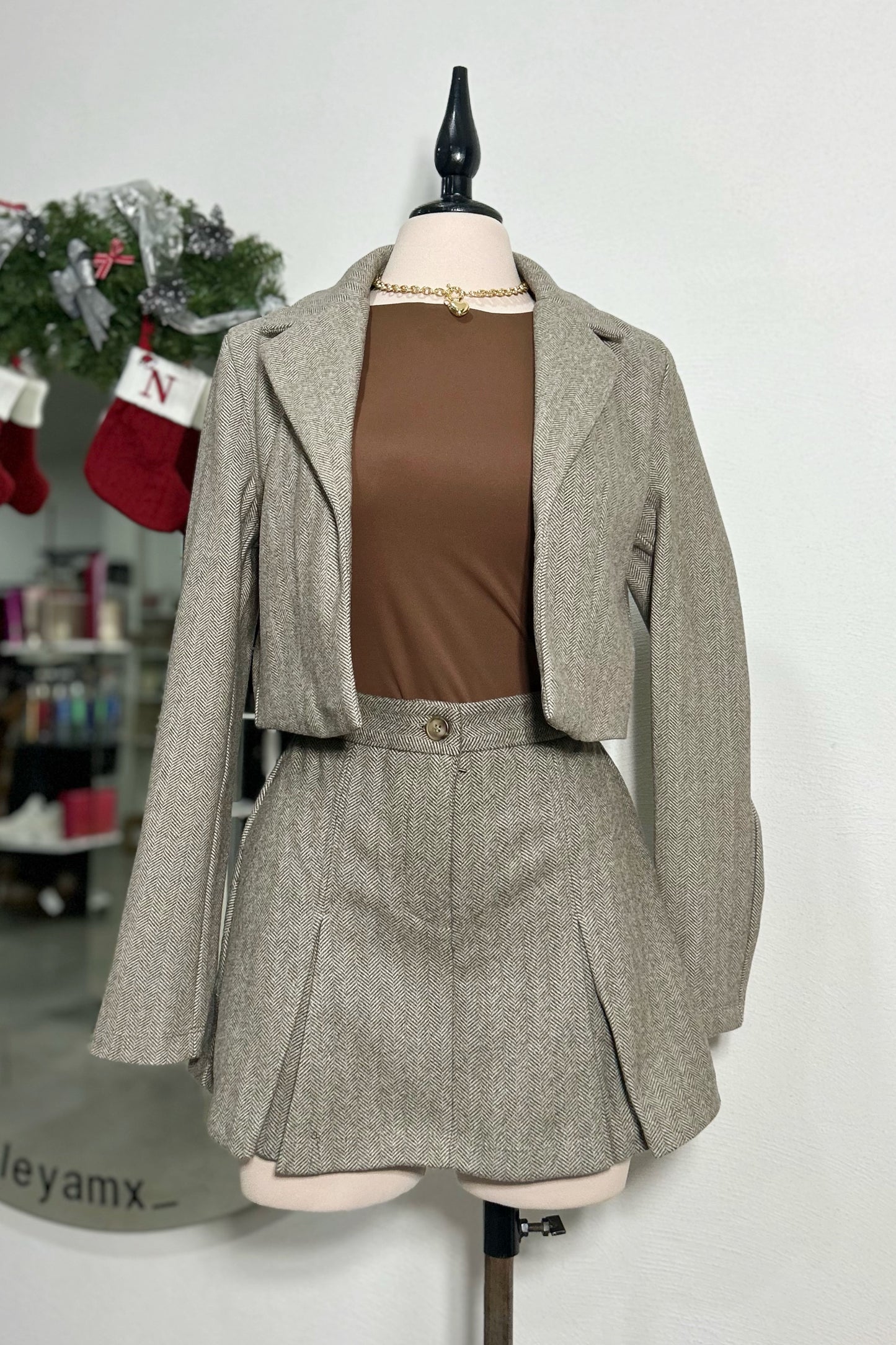 Set blazer corto y mini falda