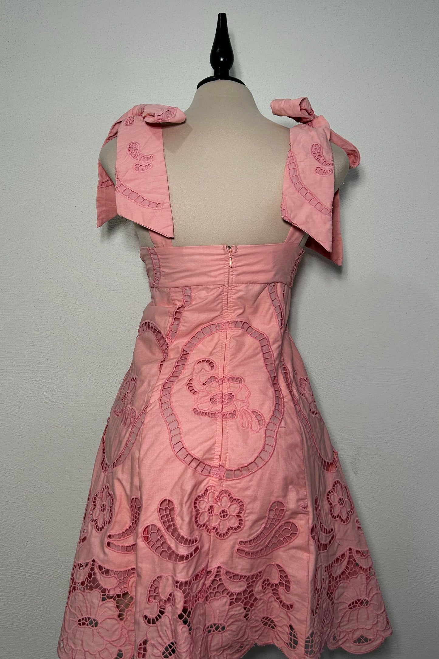 Vestido rosa moños en hombro