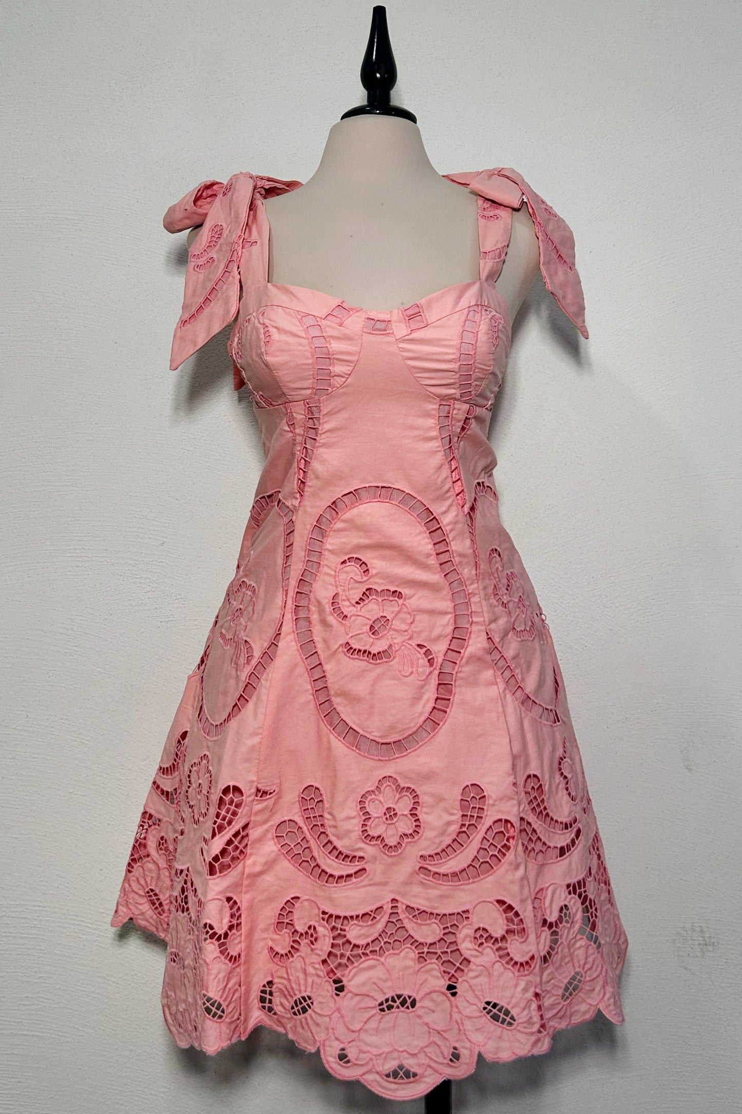 Vestido rosa moños en hombro