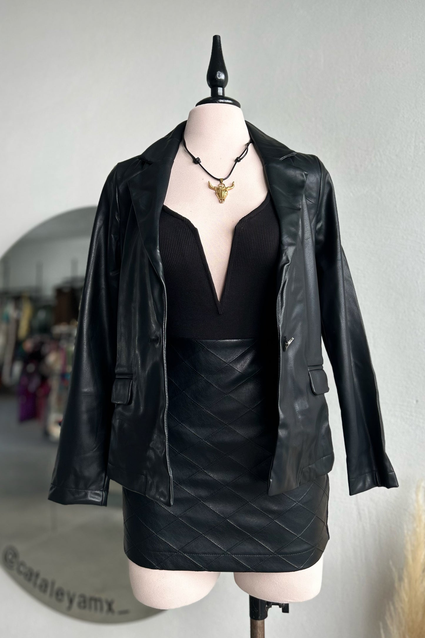 Blazer vinipiel negro