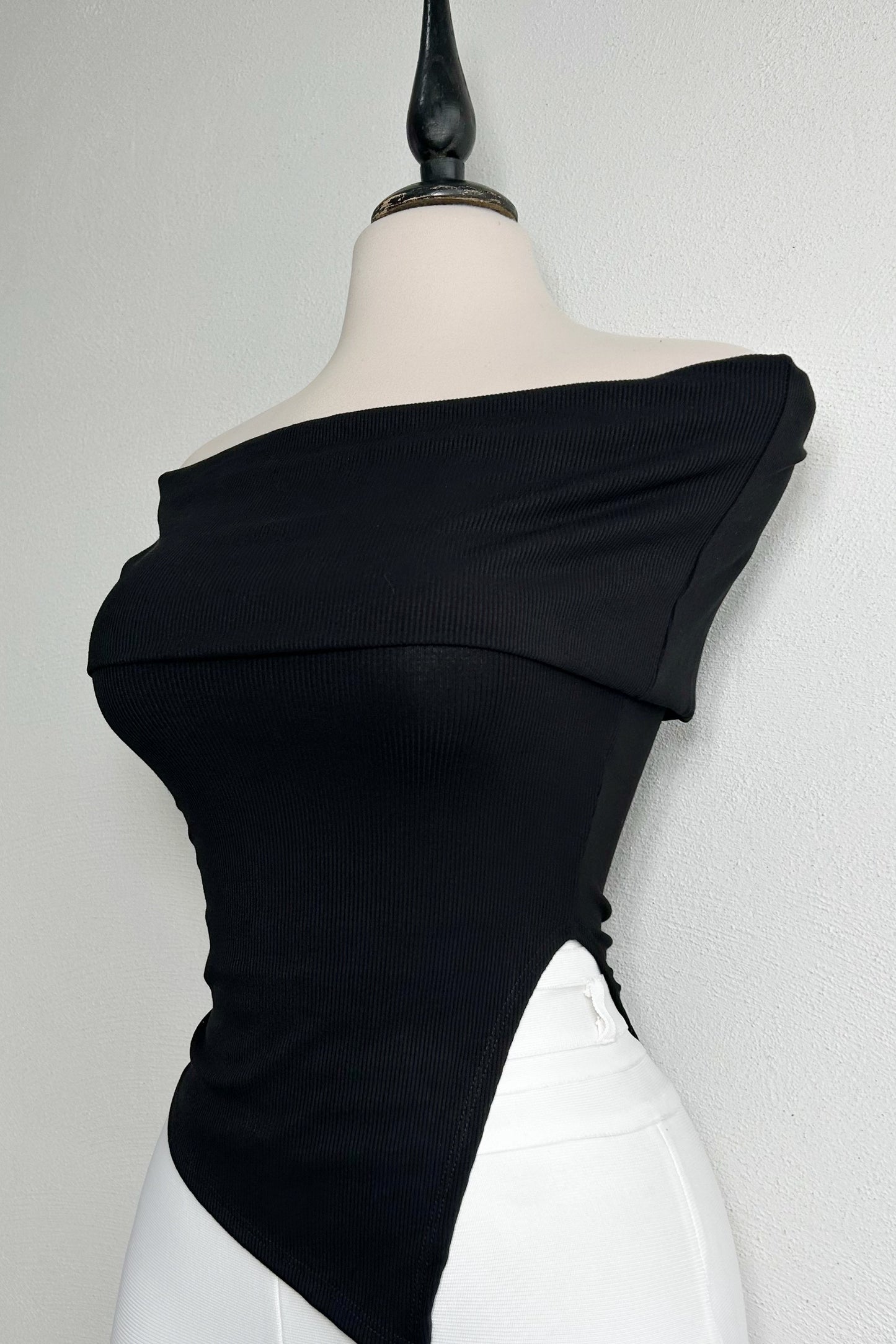 Top hombros descubiertos negro