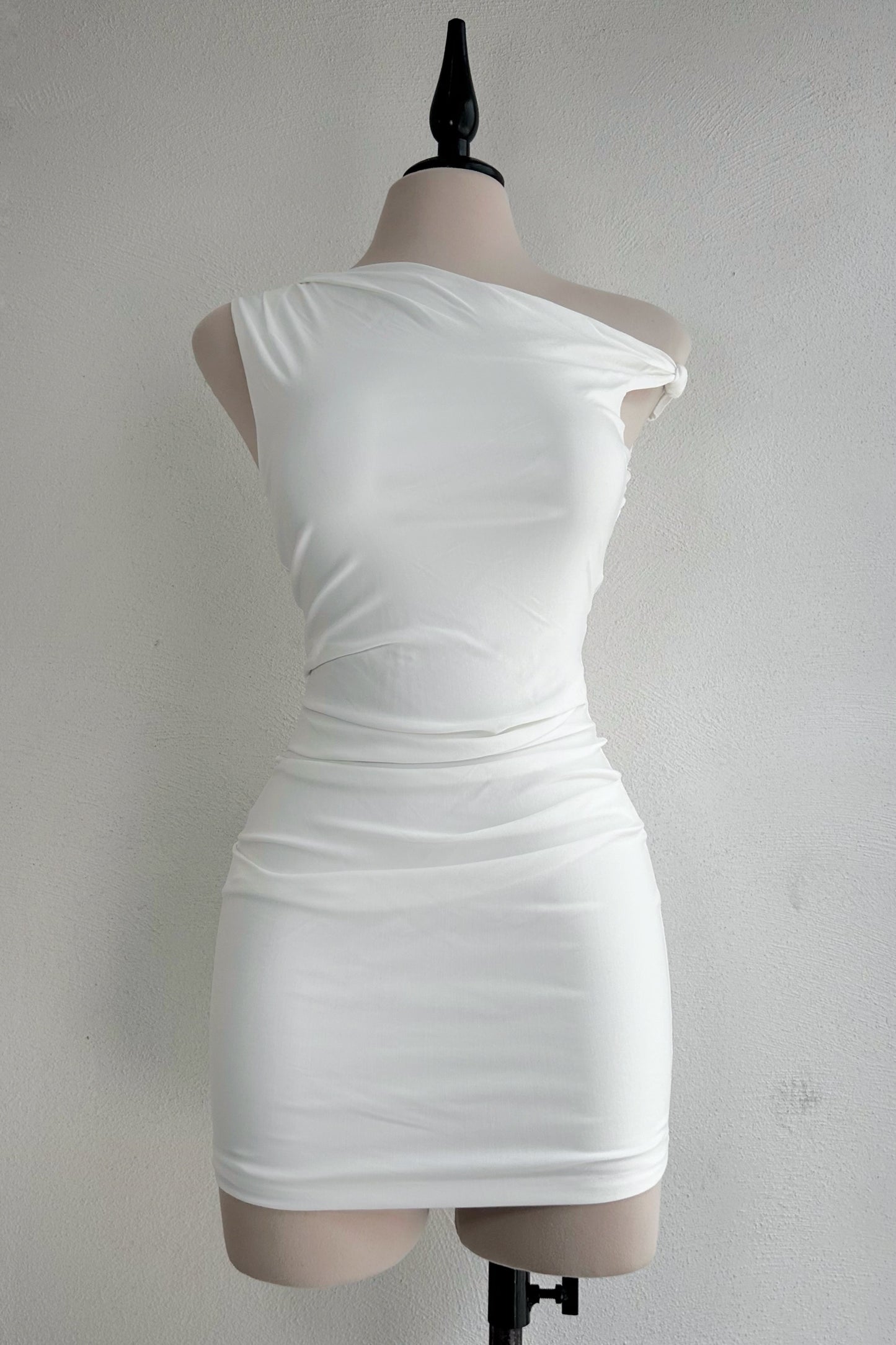 Vestido blanco asimétrico