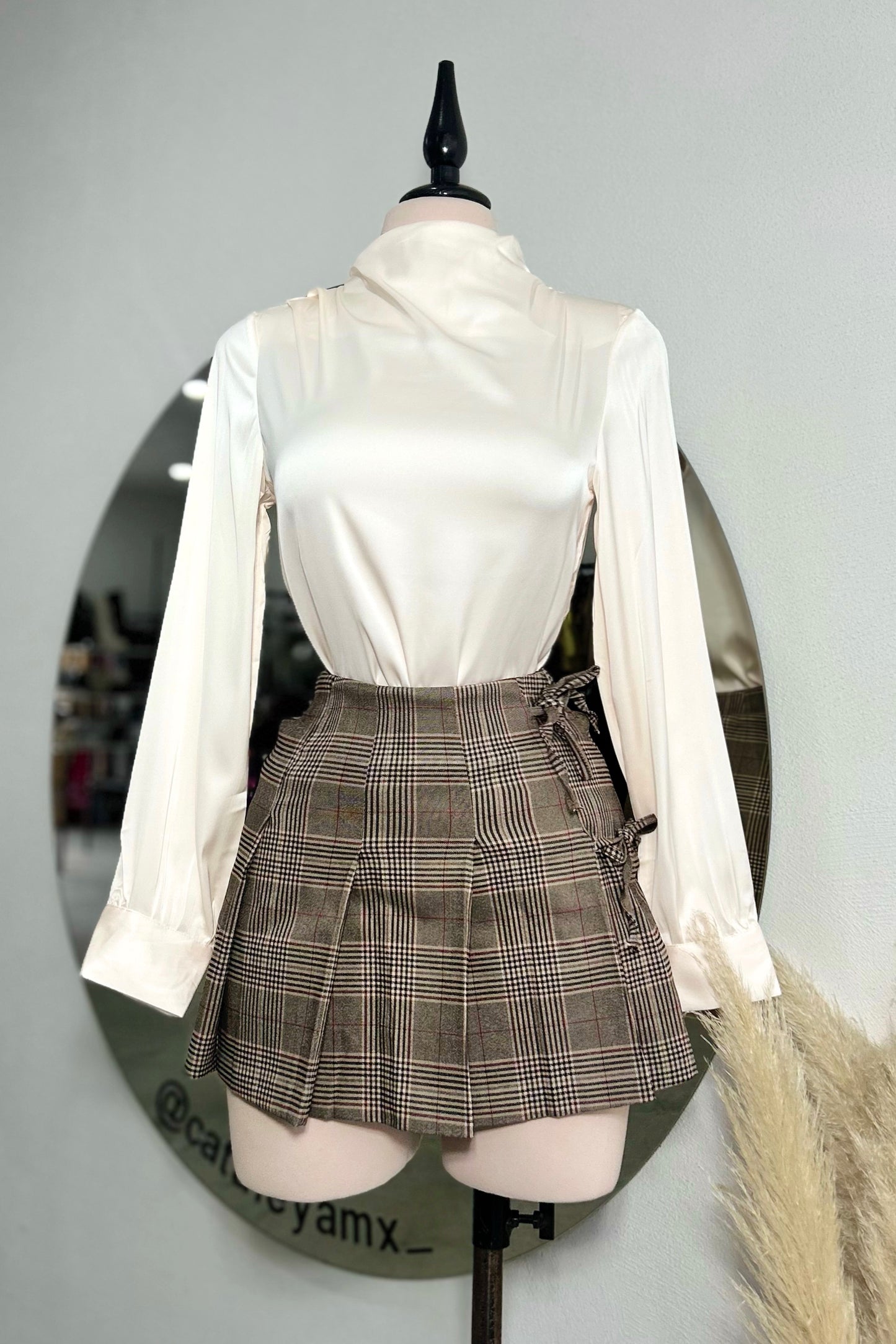 Blusa satinada beige