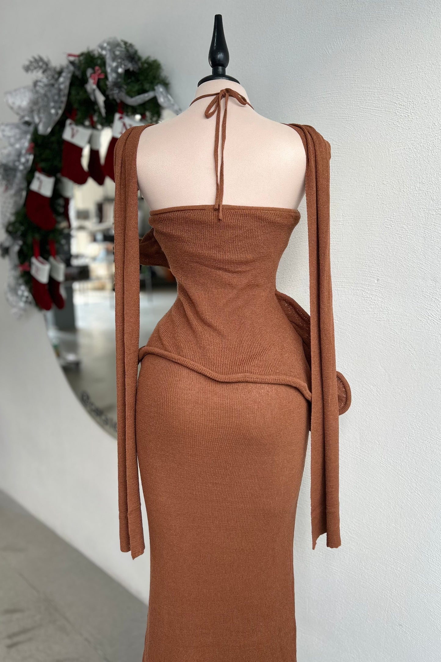 Vestido largo tejido café con holan