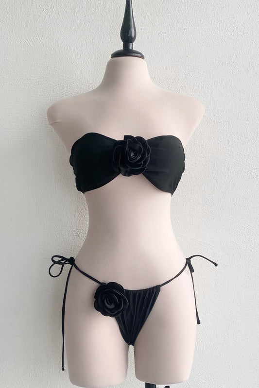 Bikini strapless negro con flor 3D