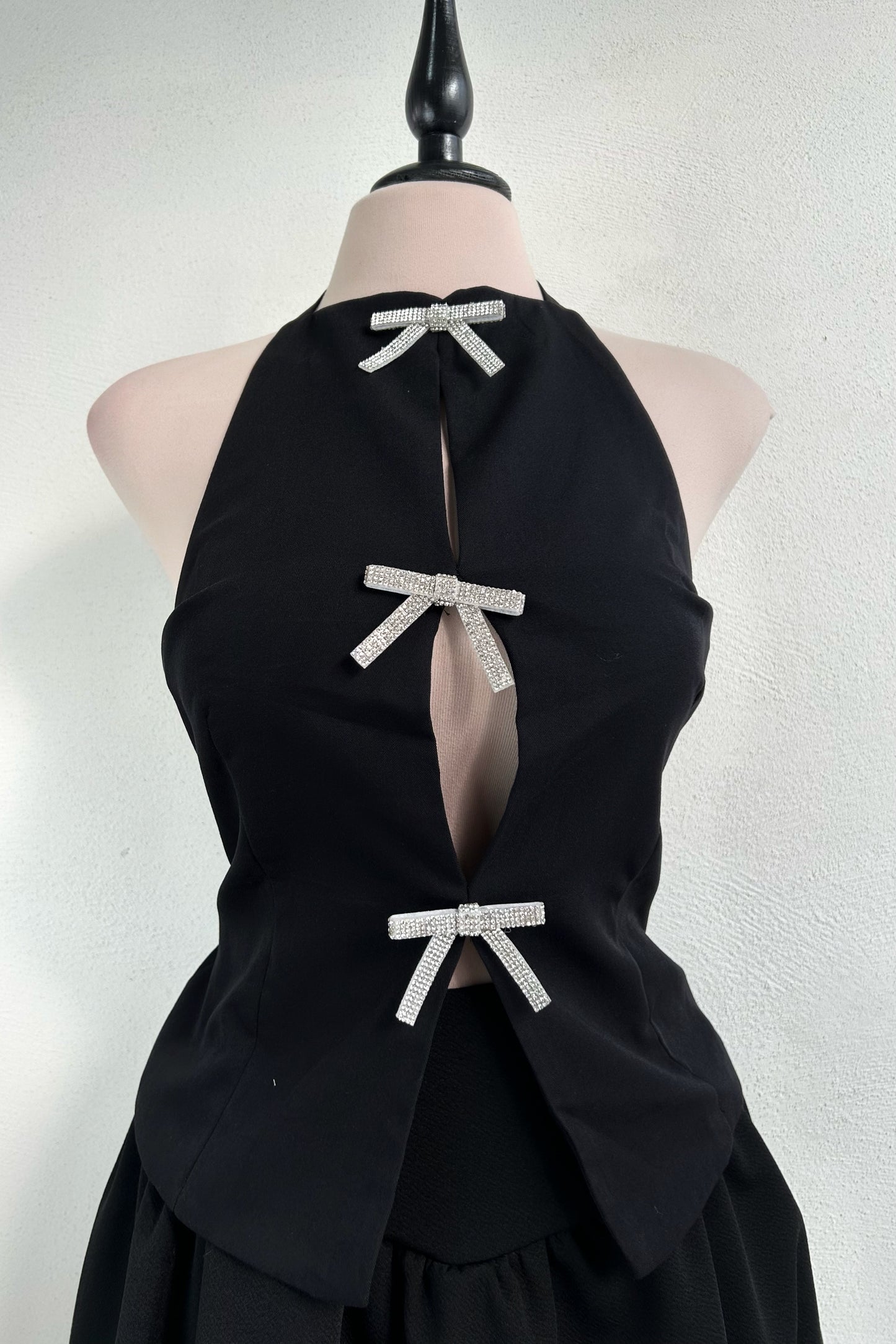 Blusa moños negra