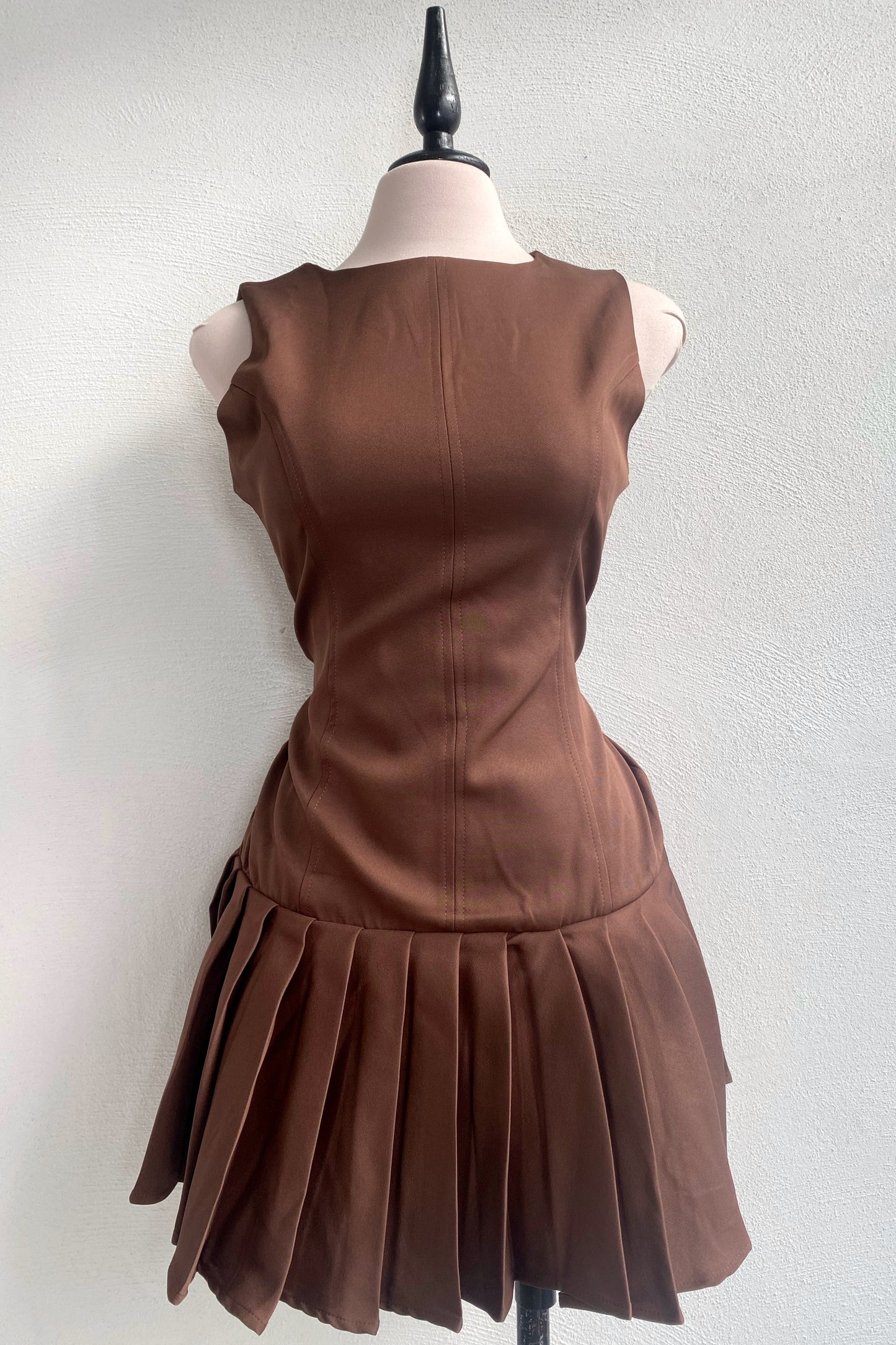 Vestido plisado café