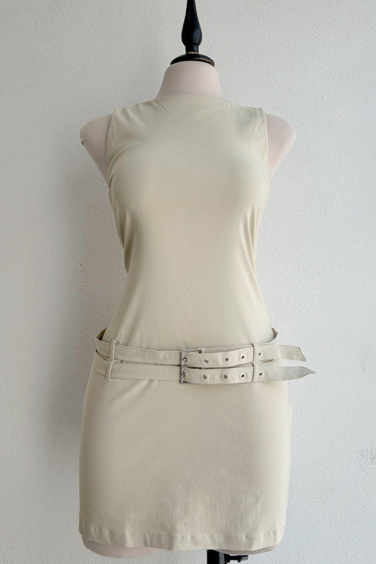 Vestido beige con cintos