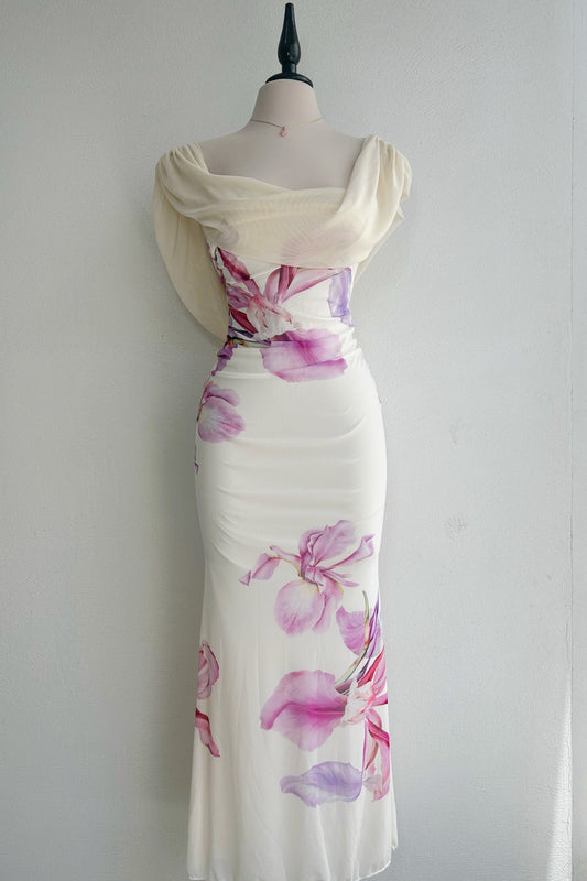 Vestido beige con flores magenta