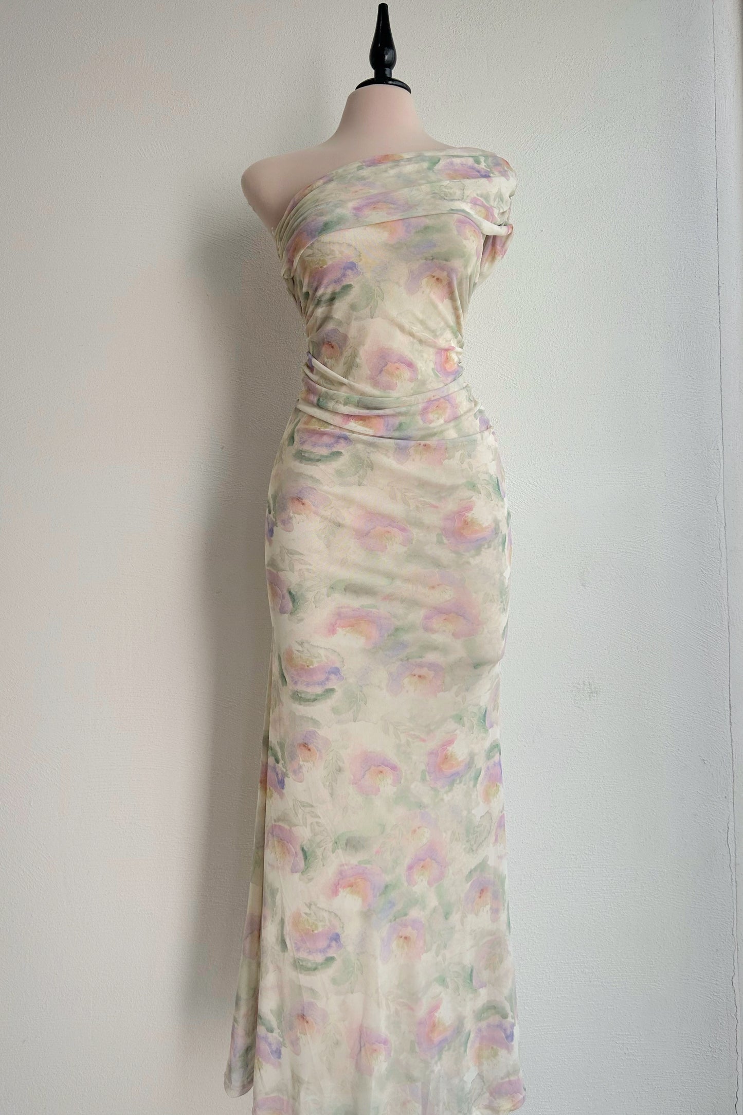 Vestido floral un hombro mesh