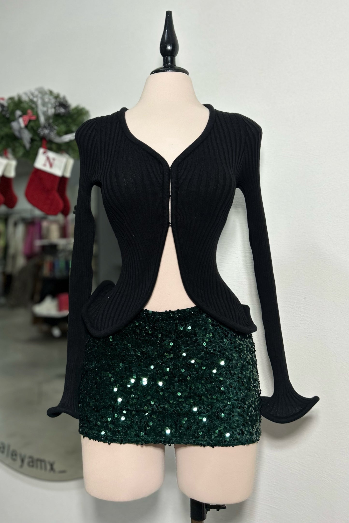 Blusa con holan negra