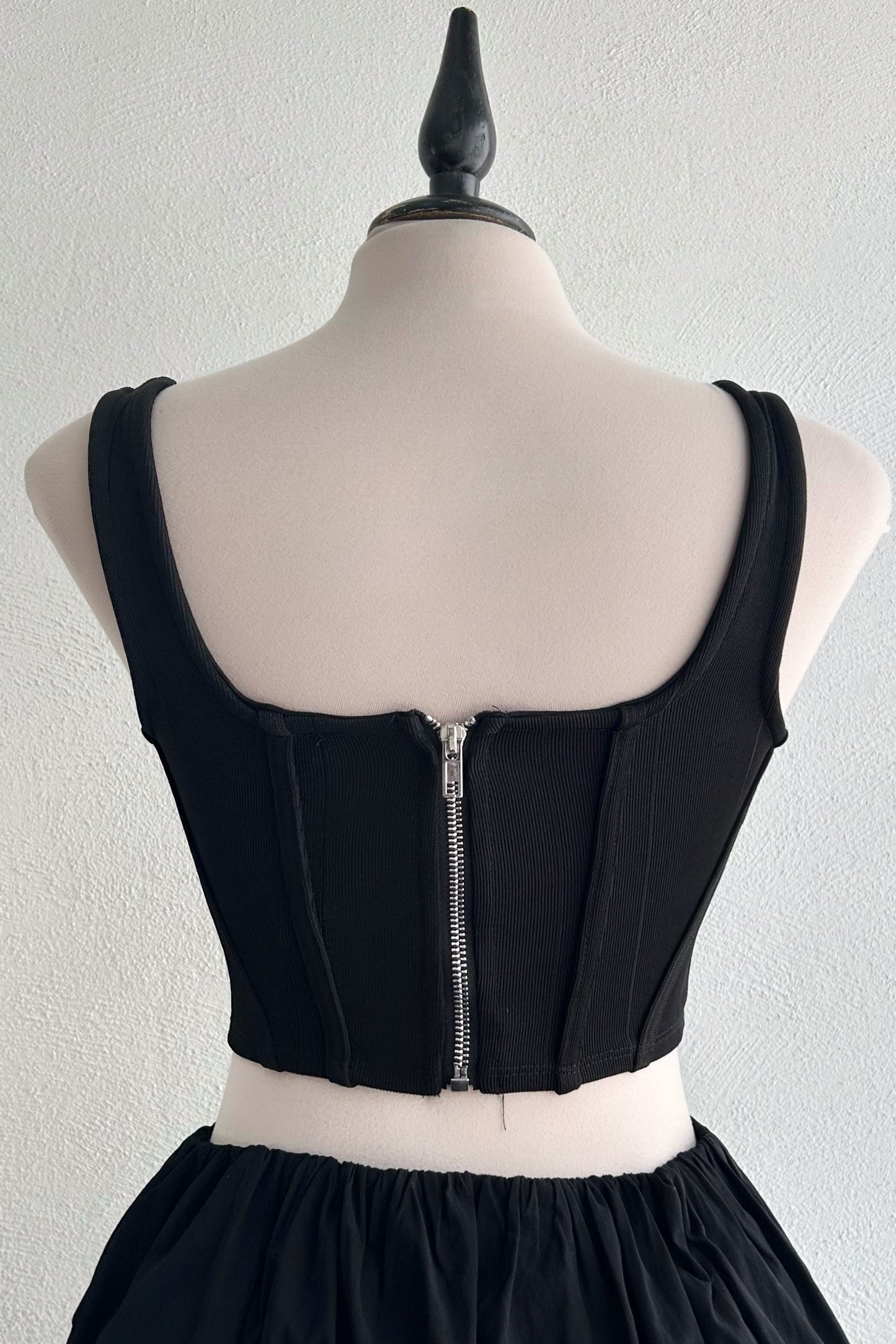 Top corsé con tirantes