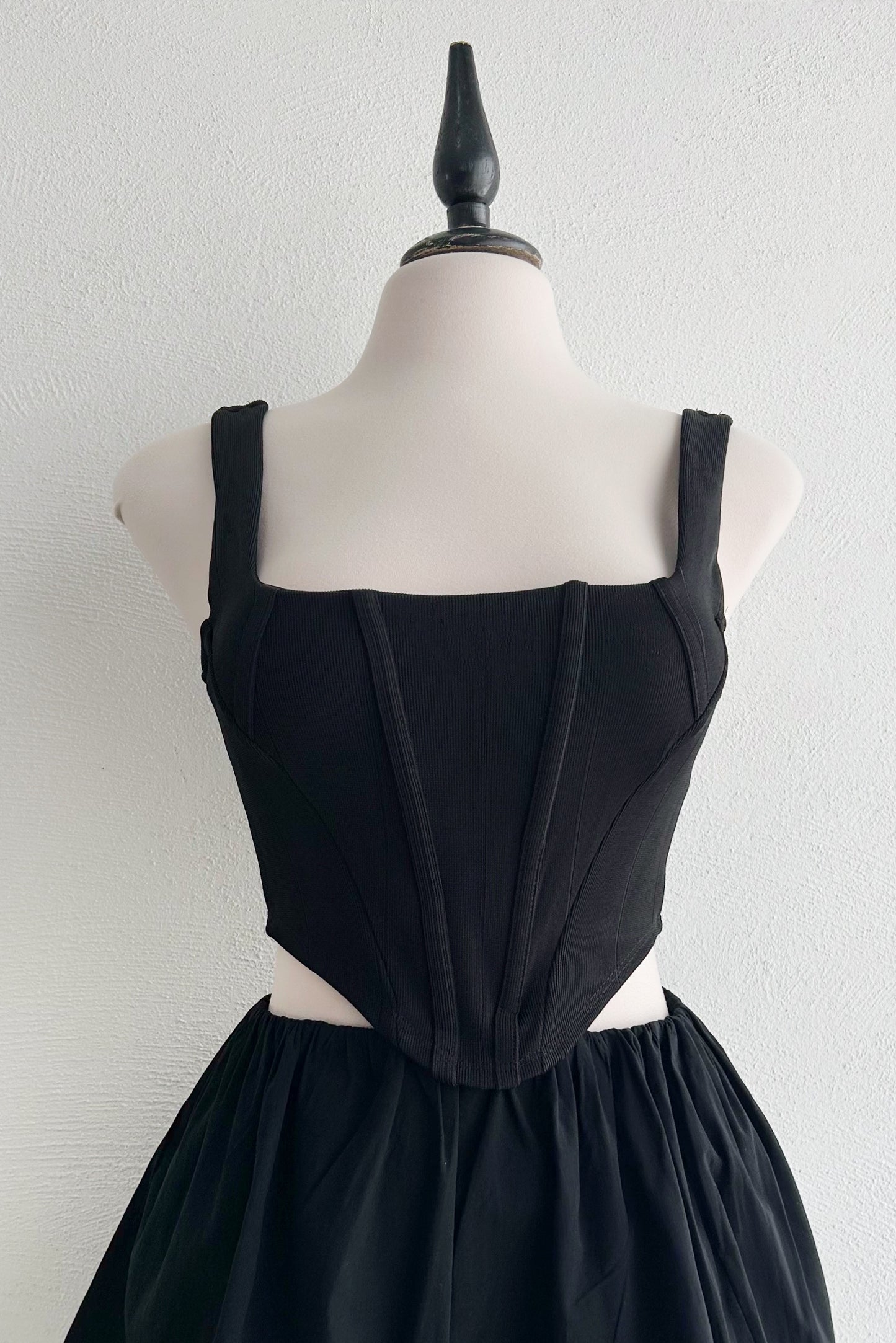 Top corsé con tirantes