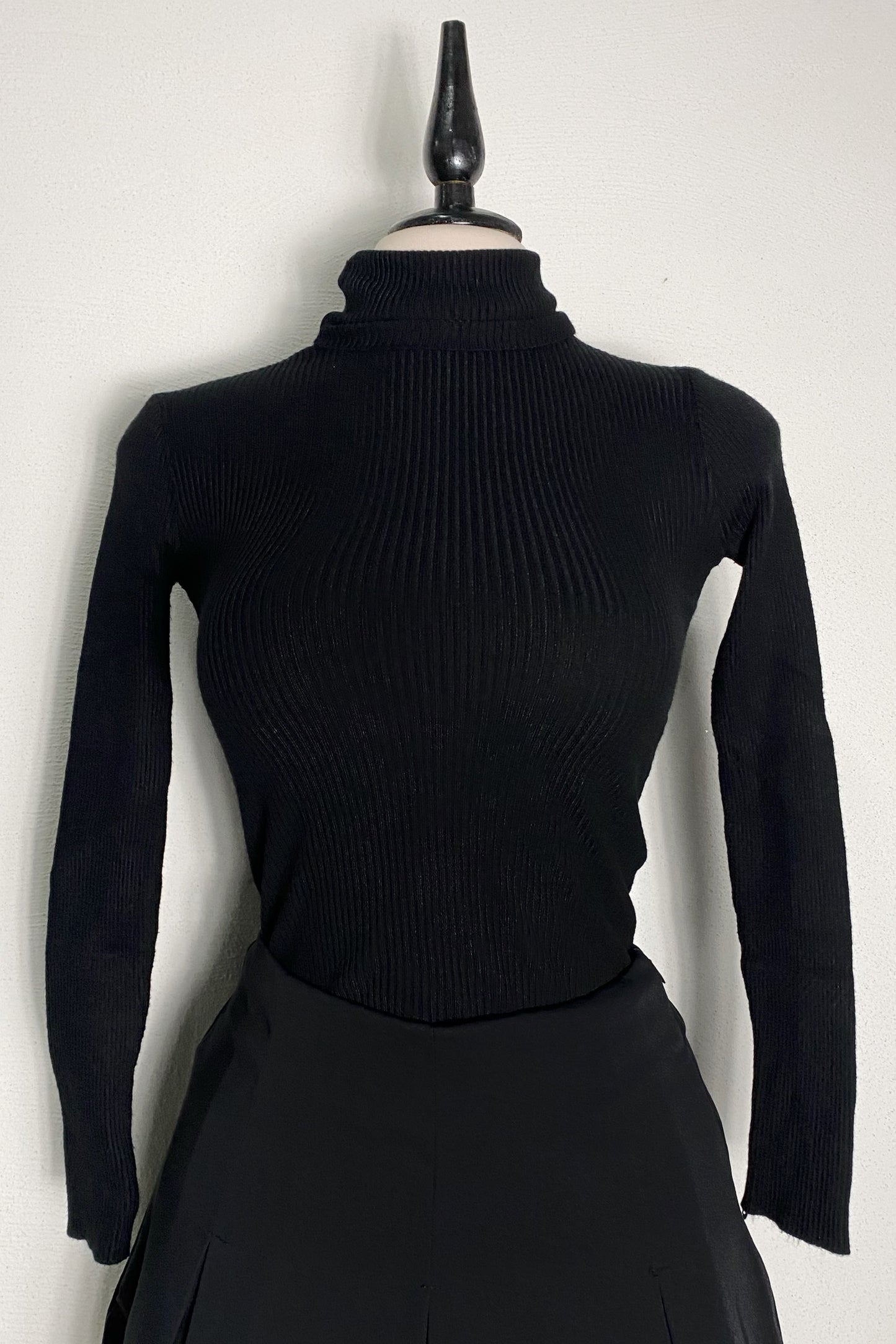 Blusa cuello negra