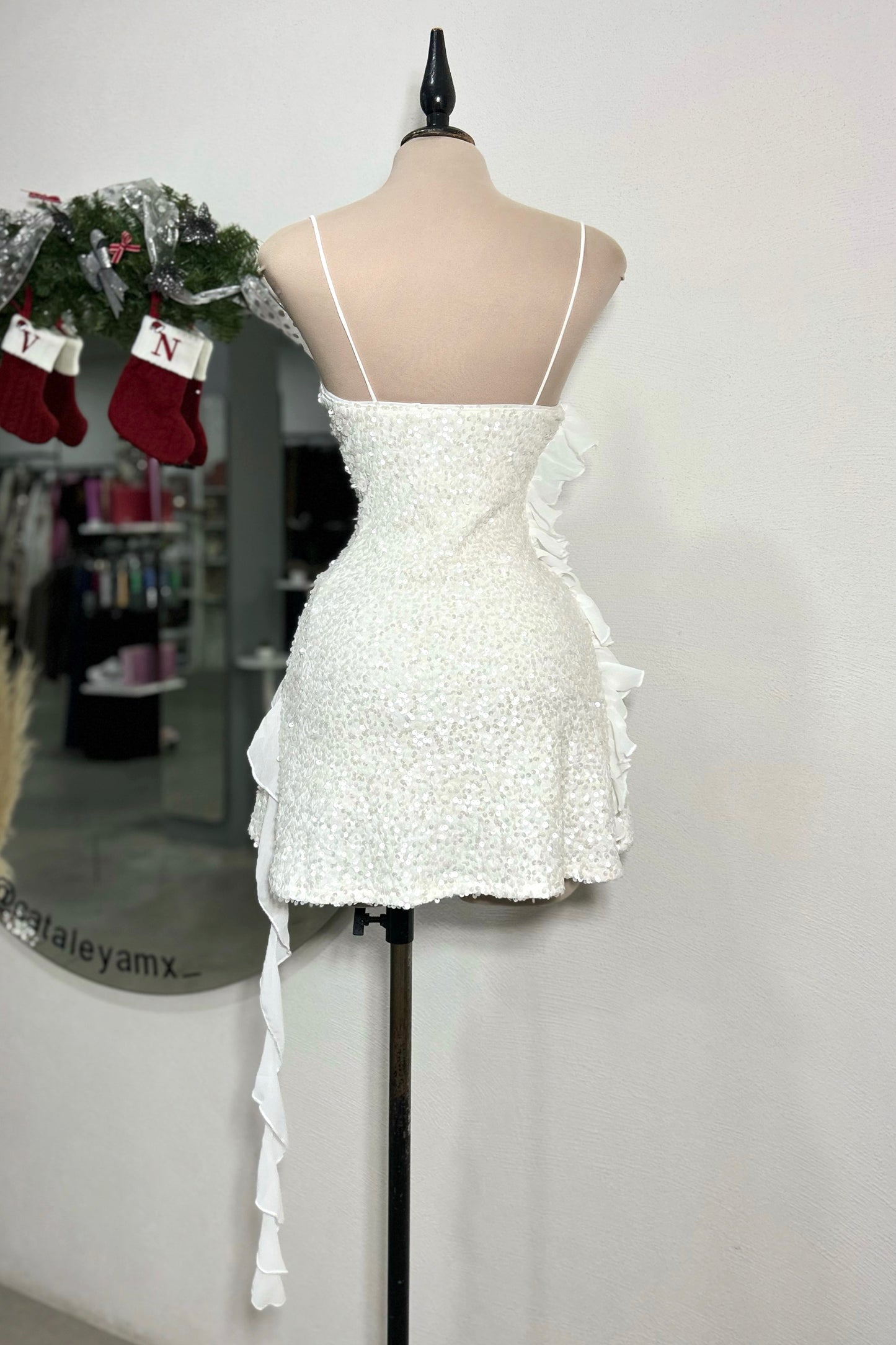 Vestido lentejuelas blanco con holan