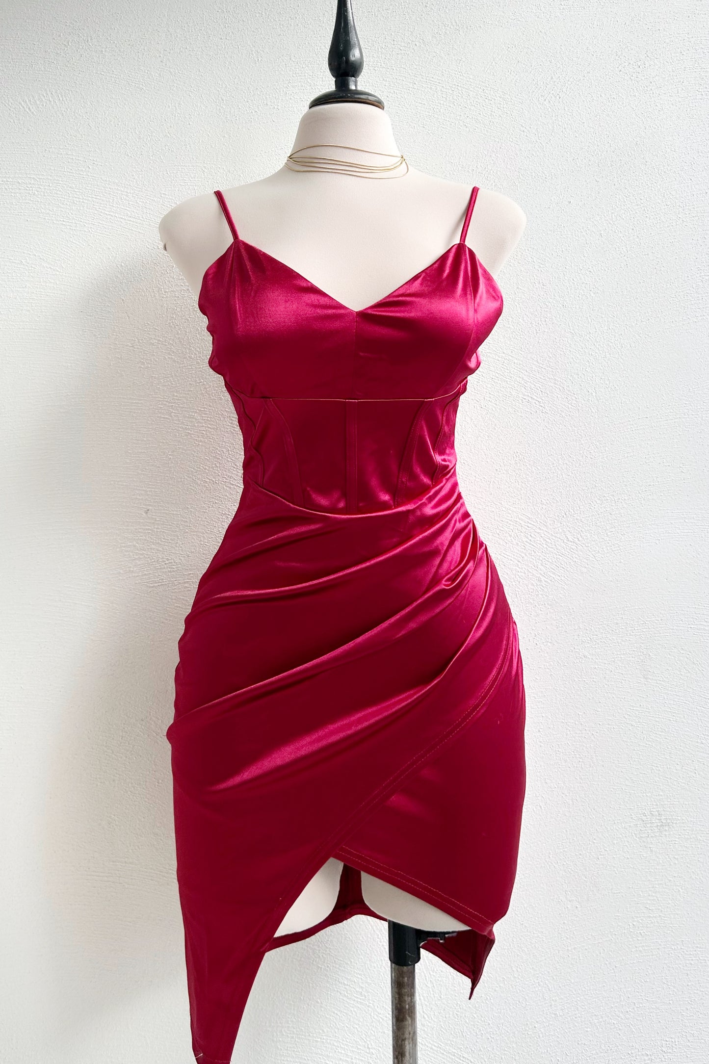 Vestido tinto satinado